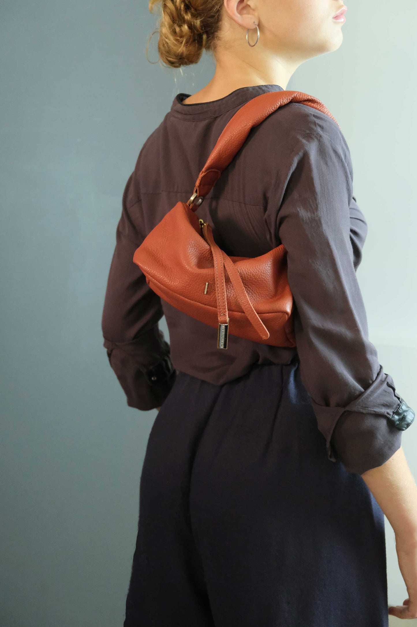 Bobo mini in brick leather with natural grain