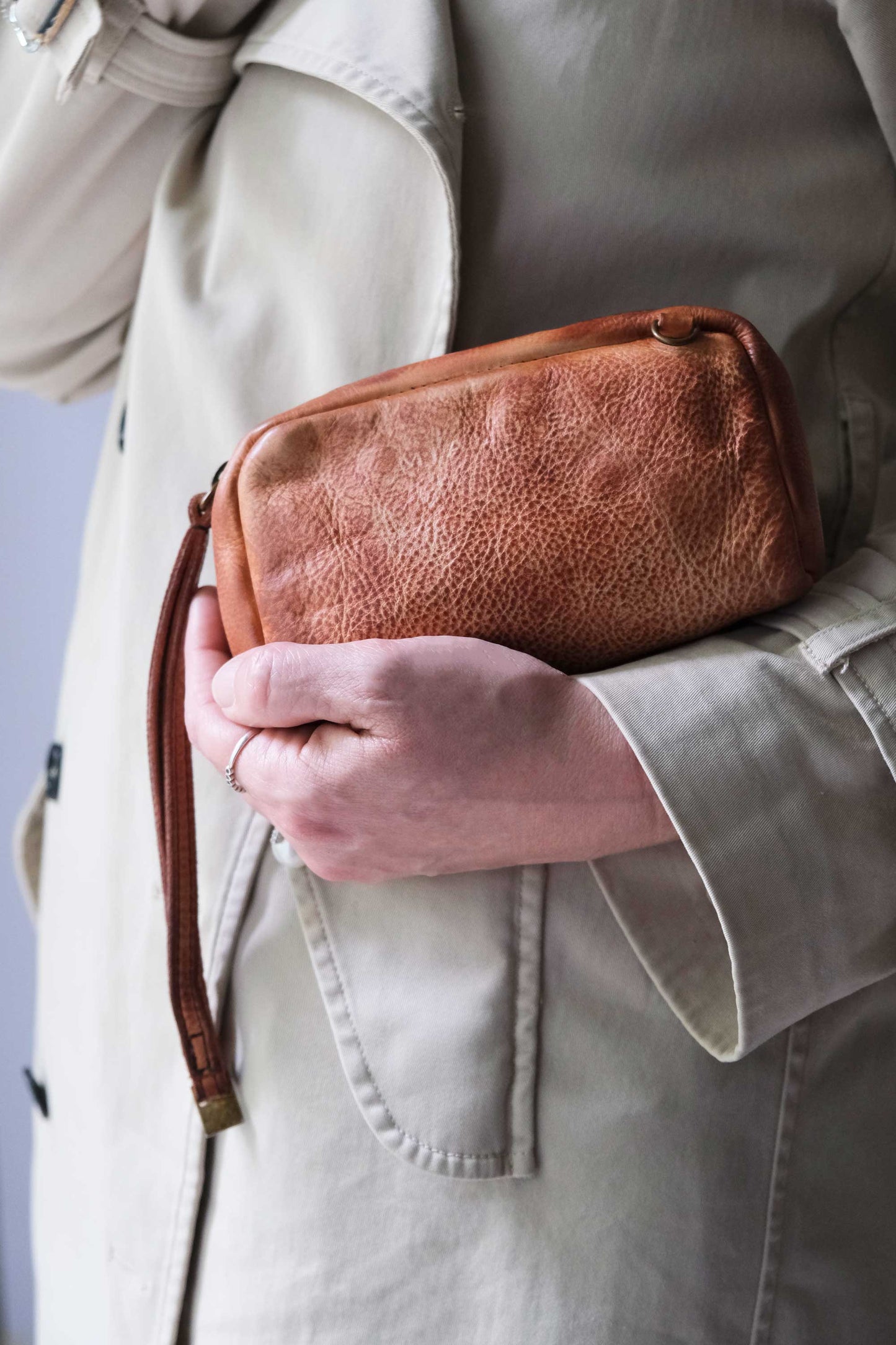 Bombo pochette in cuoio Turner soft leather