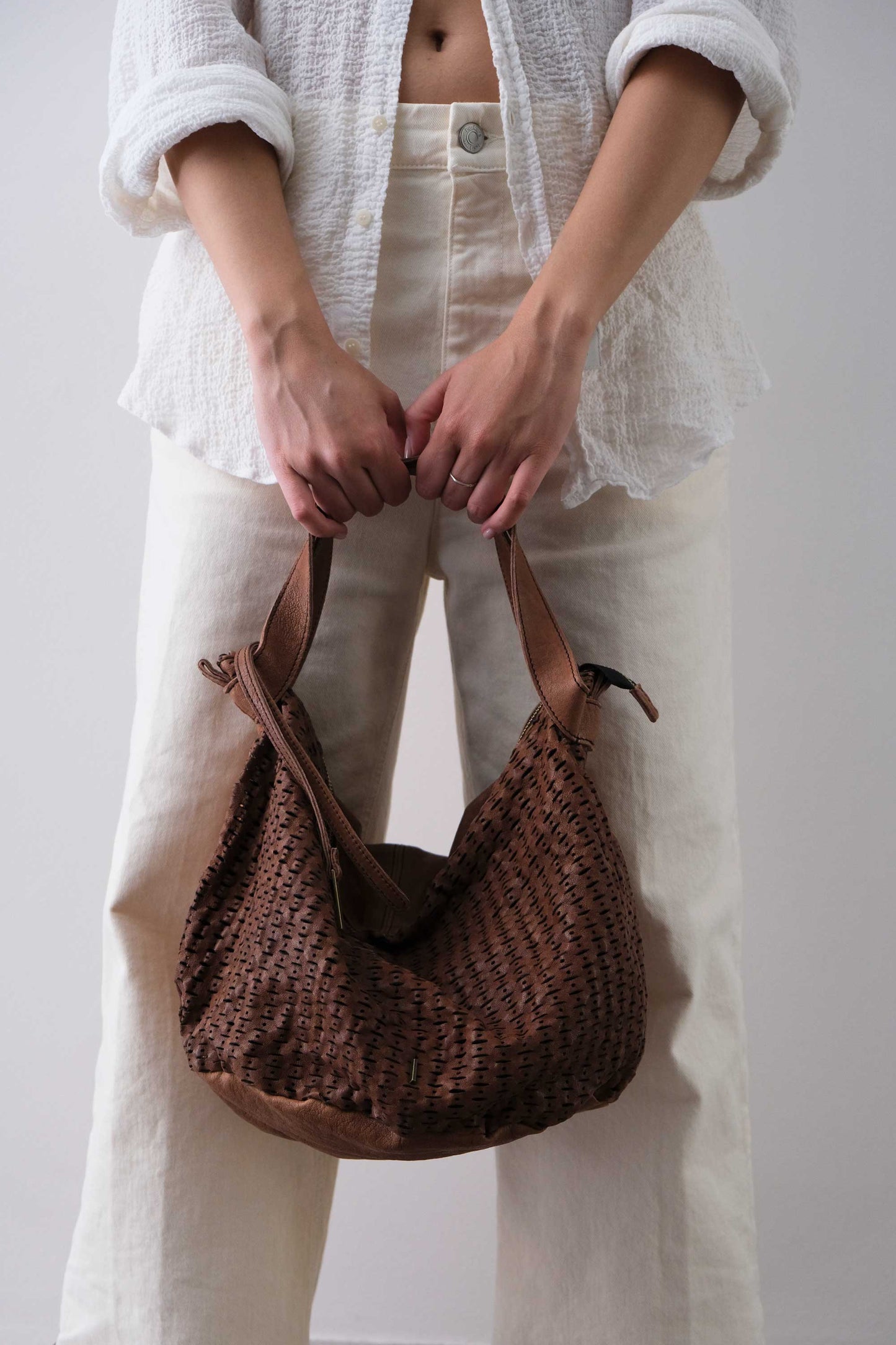 Carola bag cioccolato in morbida nappa traforata giunco - Made in Italy -