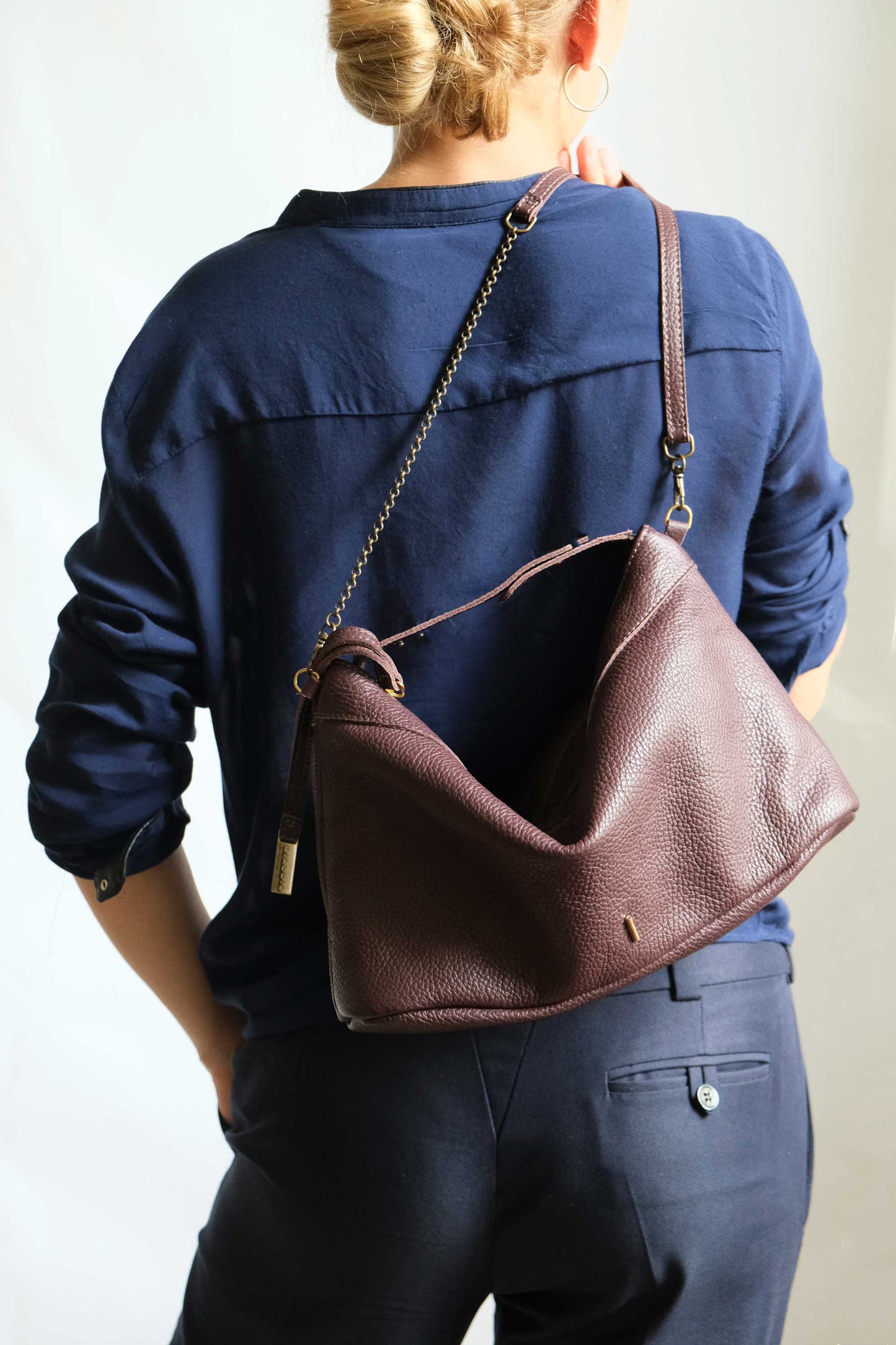 Chicca Media hobo bag in burgundy leather with natural grain