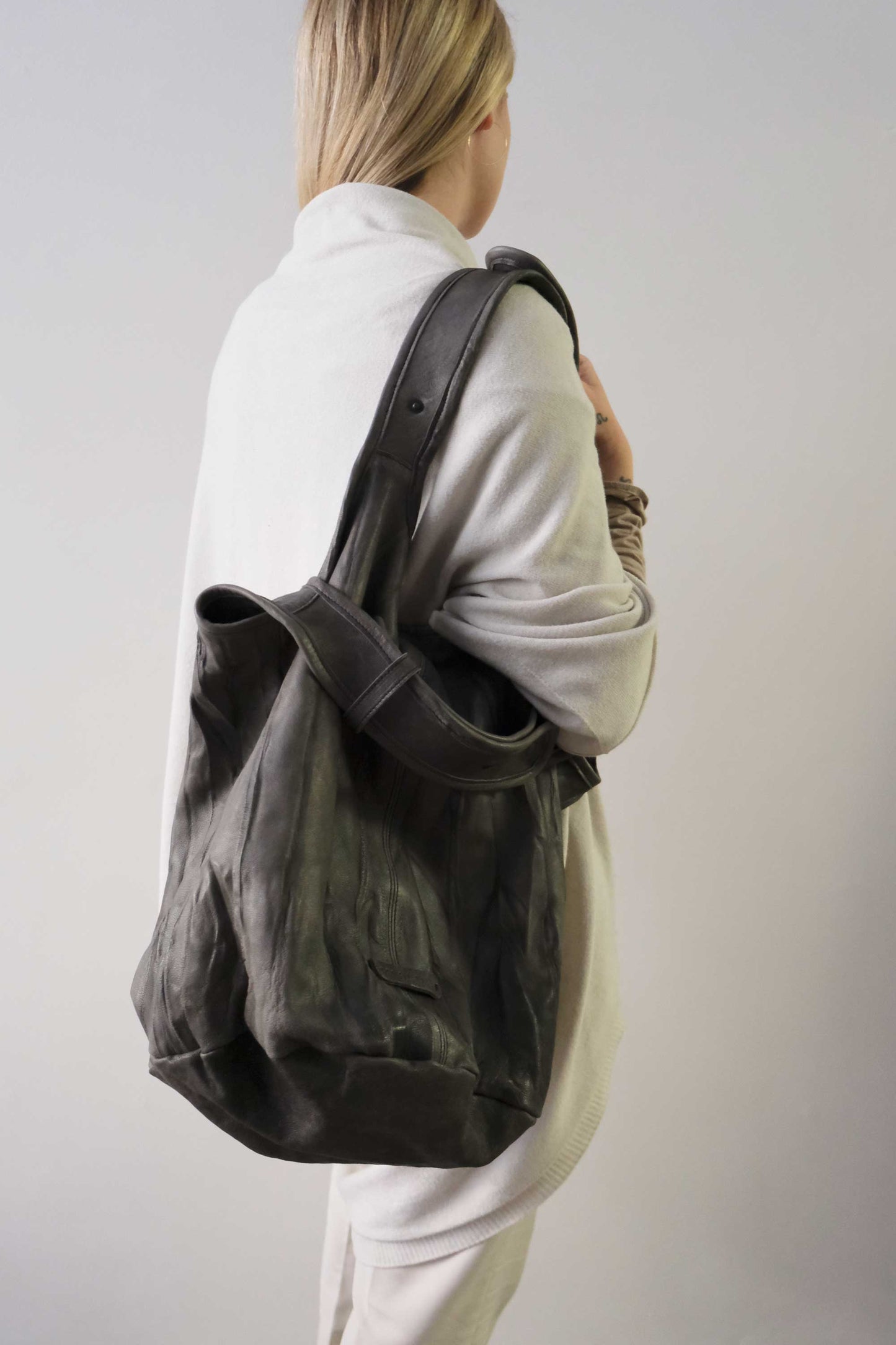 Lena tote bag in grafite leather