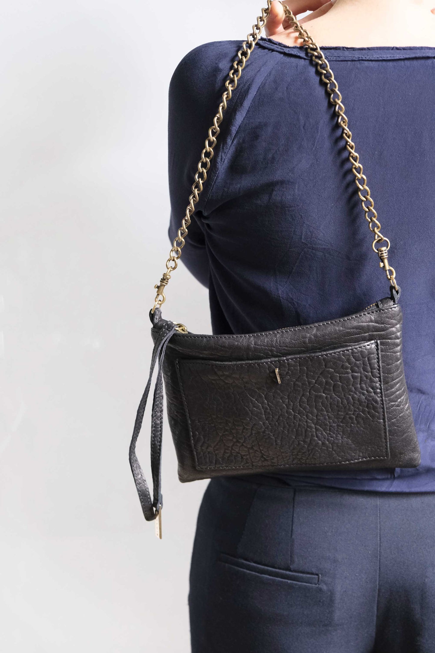 Mikin pochette in mutton black vegetable leather