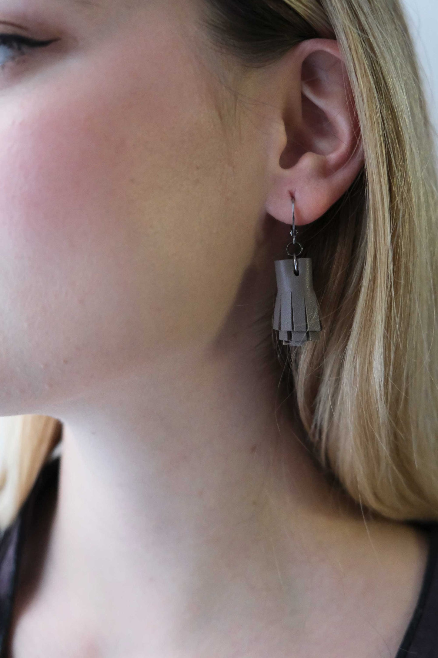 Mini taupe Earrings