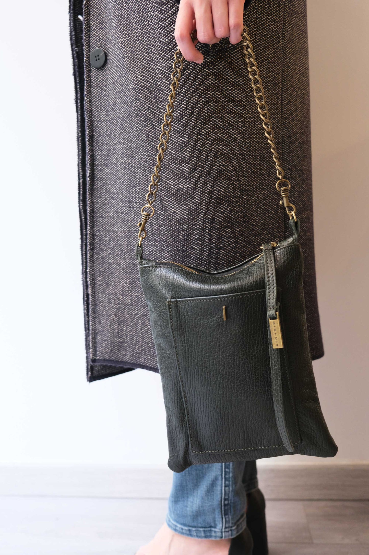 Rina pochette pine green vegetable tanned leather with shark print