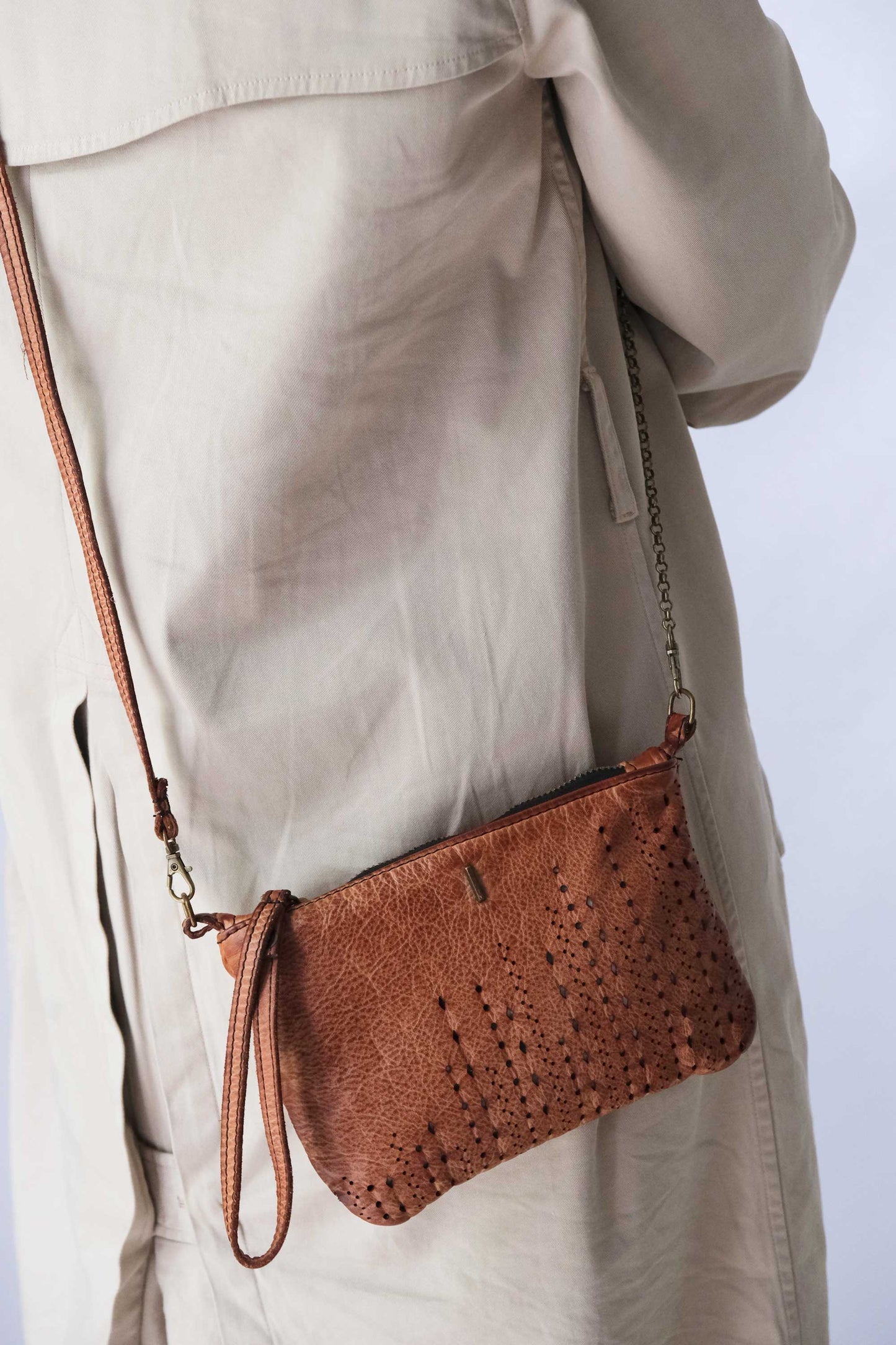 Tina pochette in diagonal biscotto Turner leather