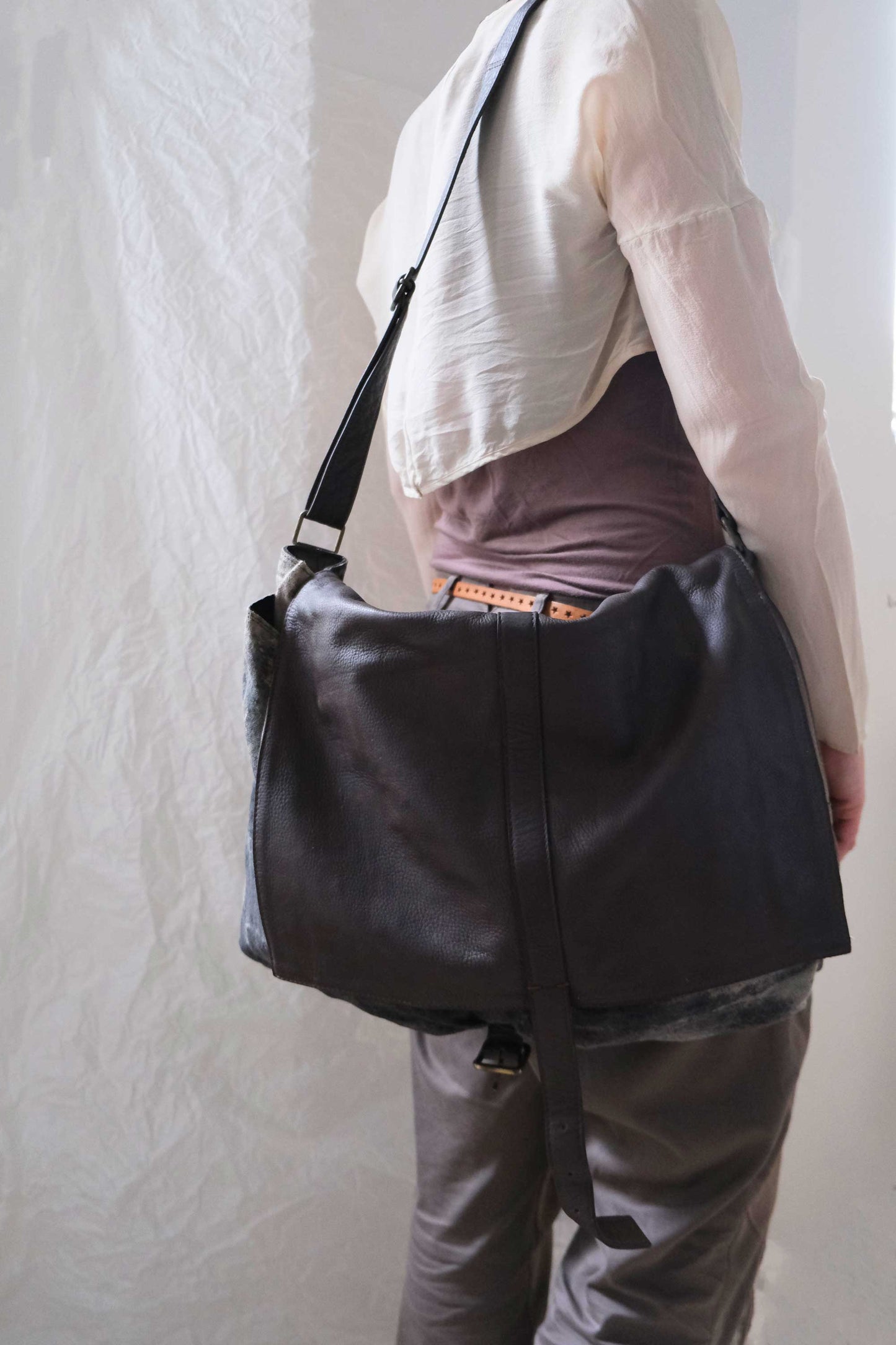 Tommy in soft leather and linen hand painted