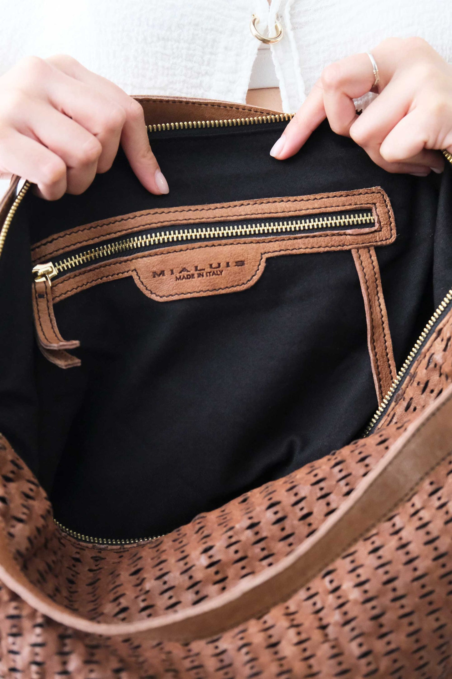 Carola bag cioccolato in morbida nappa traforata giunco - Made in Italy -