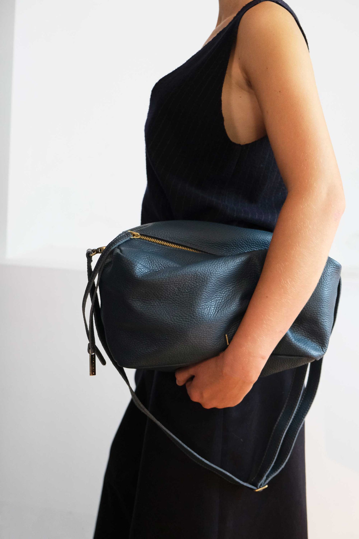 Bobo Torchon top handle bag in leather with natural grain