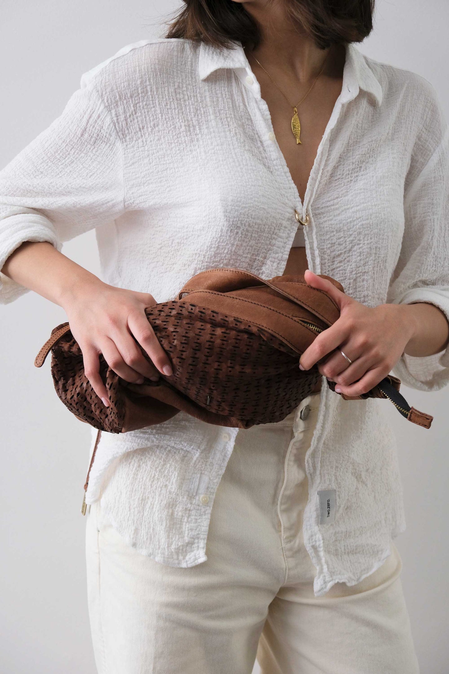 Carola bag cioccolato in morbida nappa traforata giunco - Made in Italy -