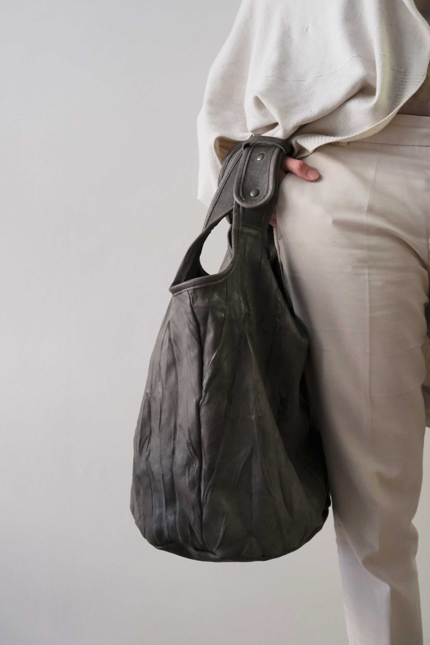 Lena tote bag in grafite leather