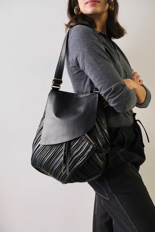 PREORDINE sconto 15% - Gabri borsa tote in nappa plissettata color nero - usa il codice PREORDER15 - LA CONSEGNA E' STIMATA 30 GIORNI DALL'ORDINE- Made in Italy -