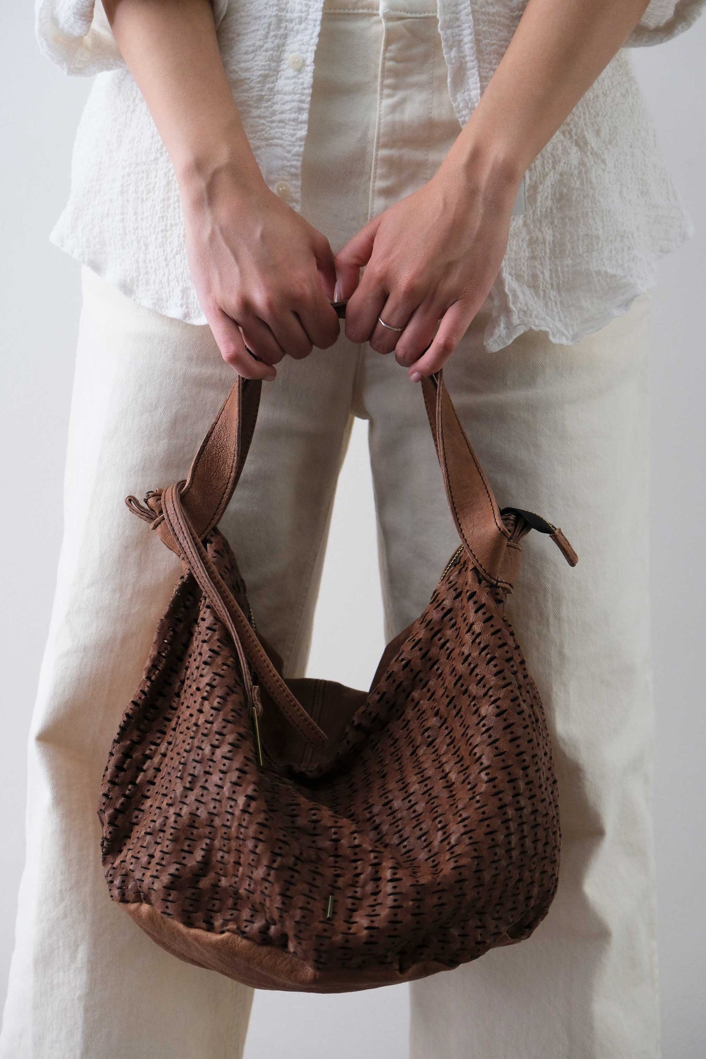 Carola bag cioccolato in morbida nappa traforata giunco - Made in Italy -