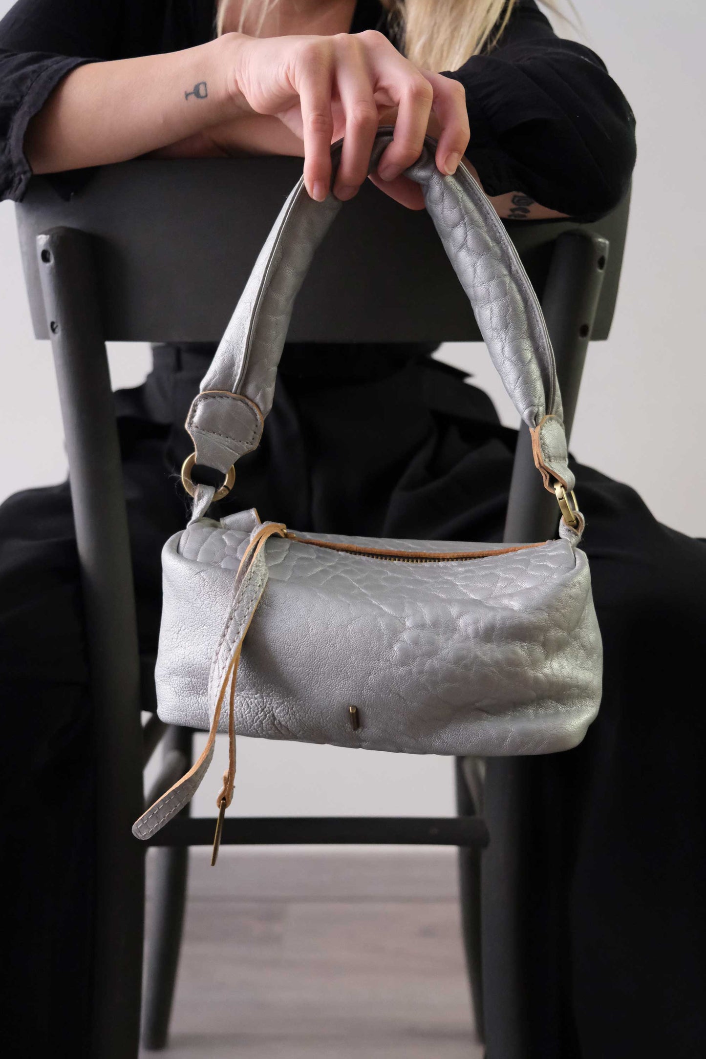 Bobo mini in silver mutton leather