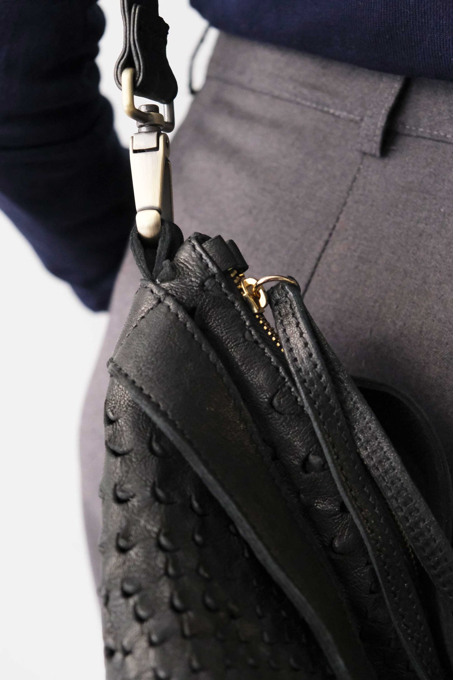 Carola borsa tracolla in pelle traforata nera - Made in Italy -