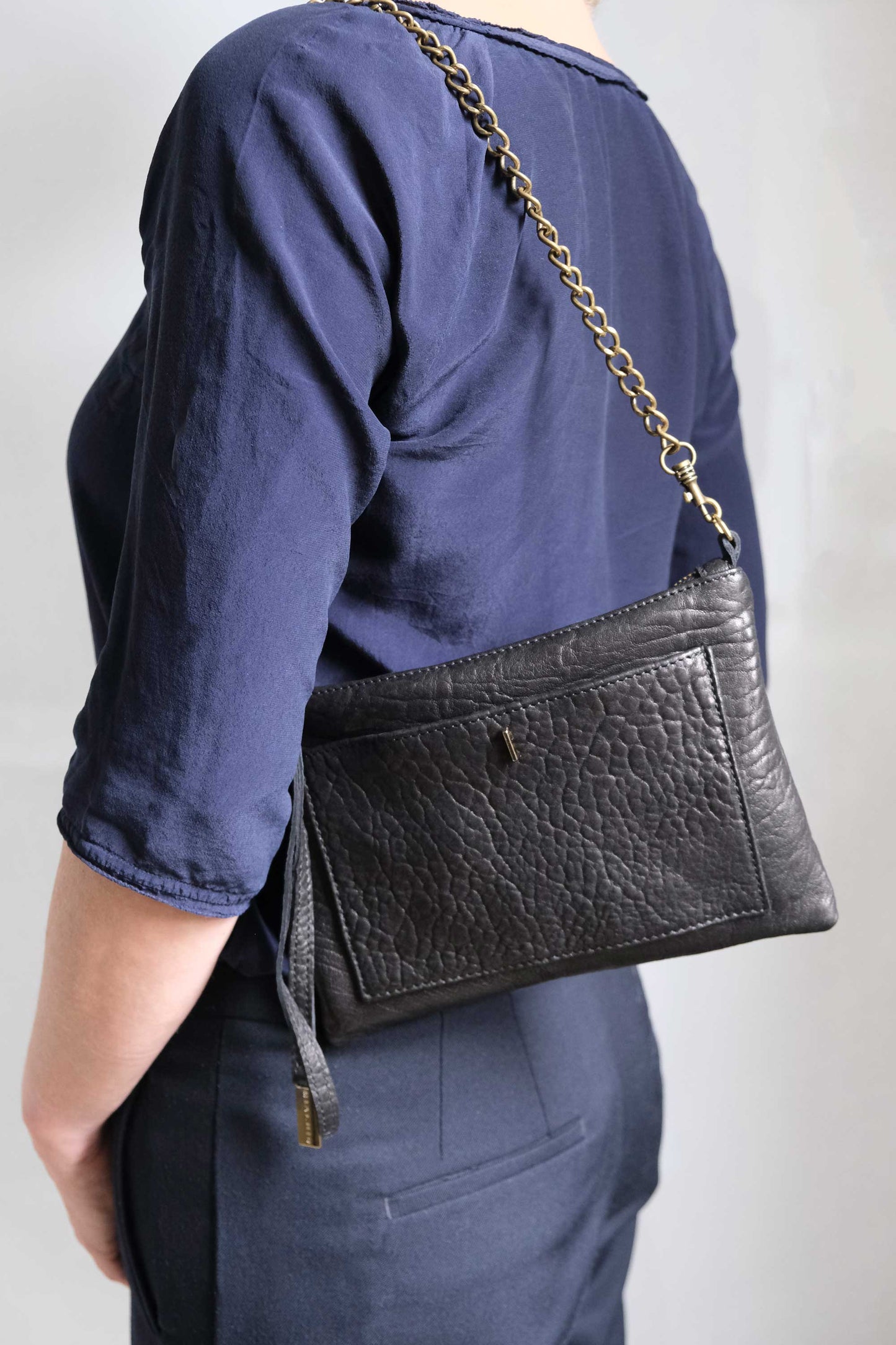 Mikin pochette in mutton black vegetable leather