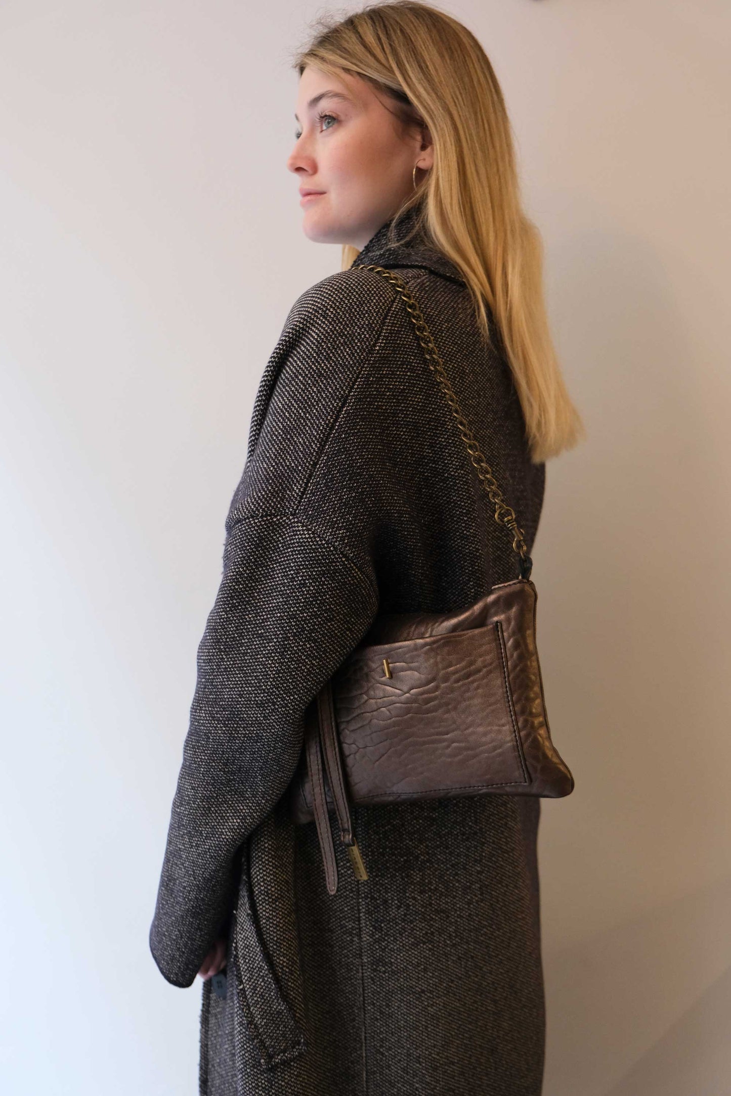 Mikin pochette in antique rose laminated mutton vegetable leather