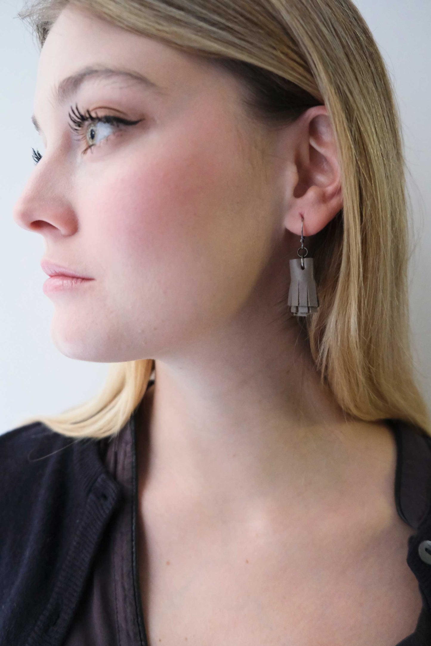 Mini taupe Earrings
