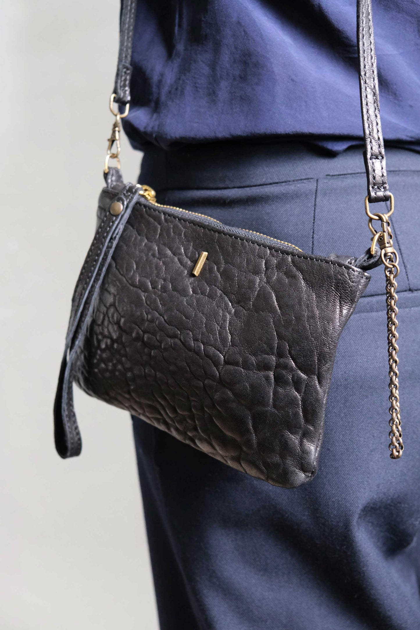 Tina pochette in black mutton vegetable leather