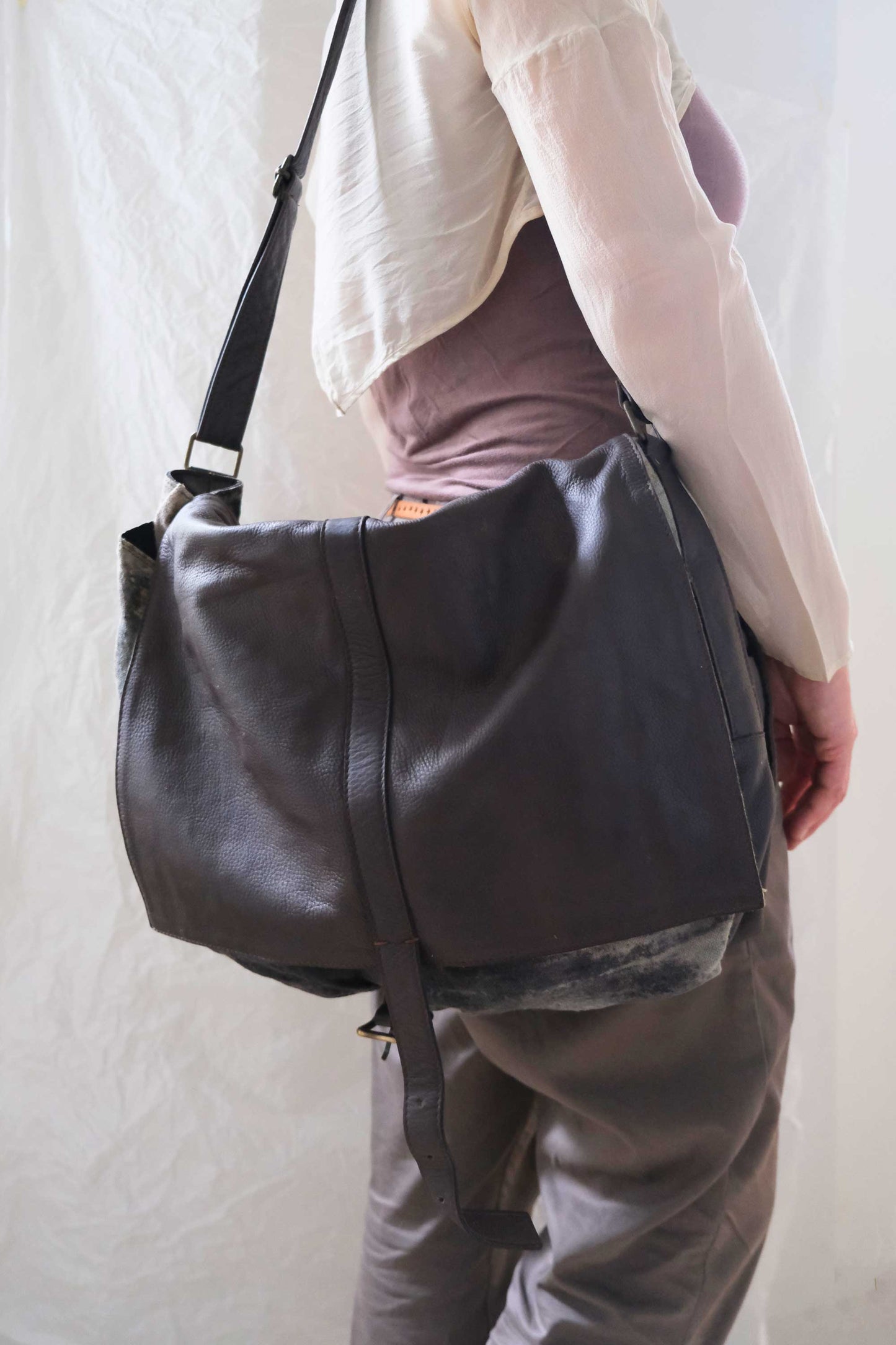 Tommy in soft leather and linen hand painted