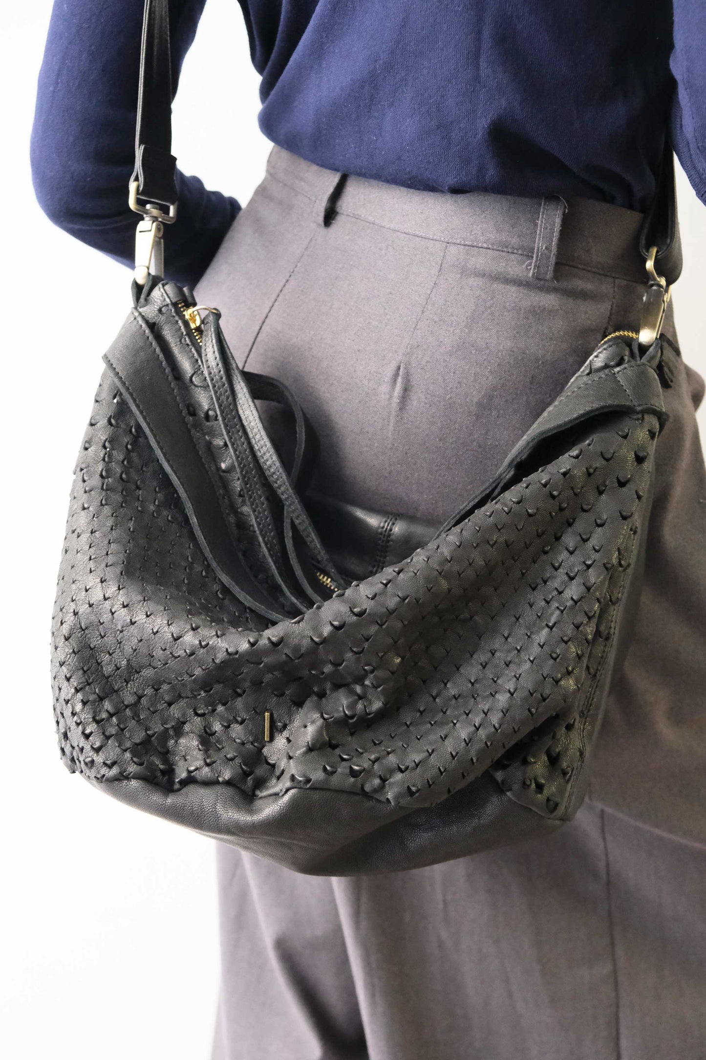 Carola borsa tracolla in pelle traforata nera - Made in Italy -
