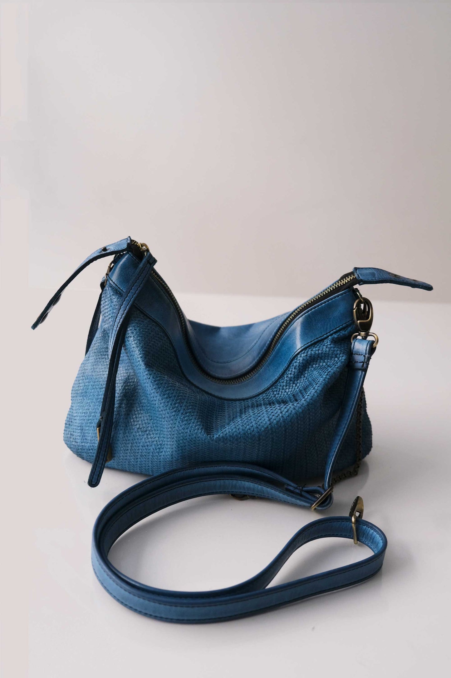 Chicca Media hobo bag in pelle ottanio turner wips - Made in Italy -