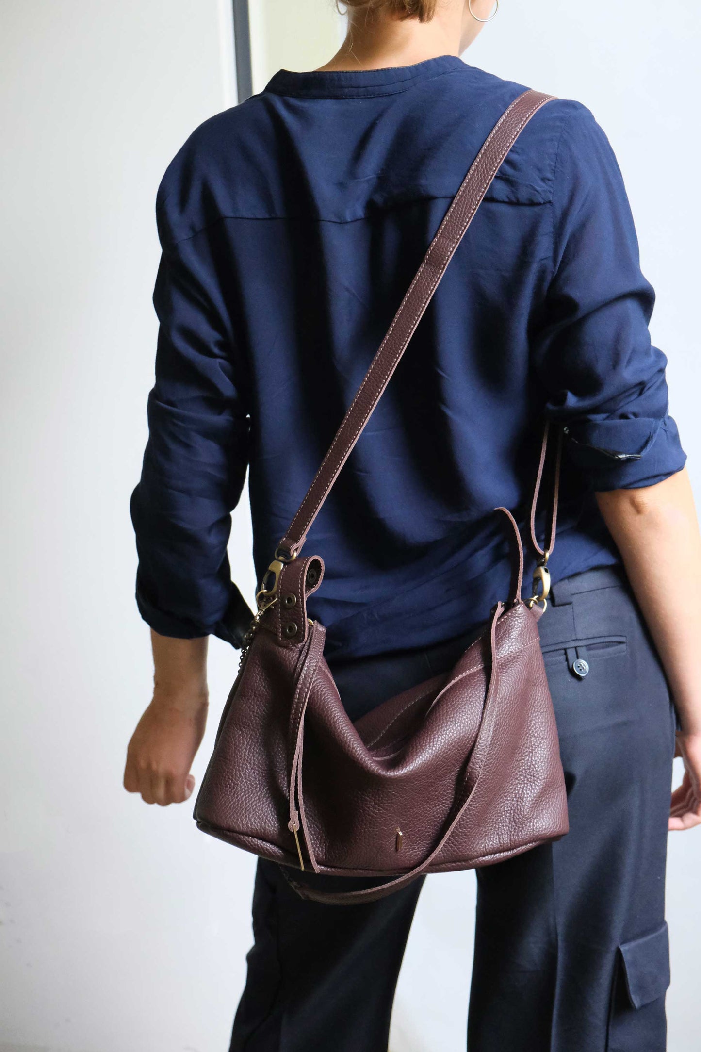 Chicca Media hobo bag in burgundy leather with natural grain