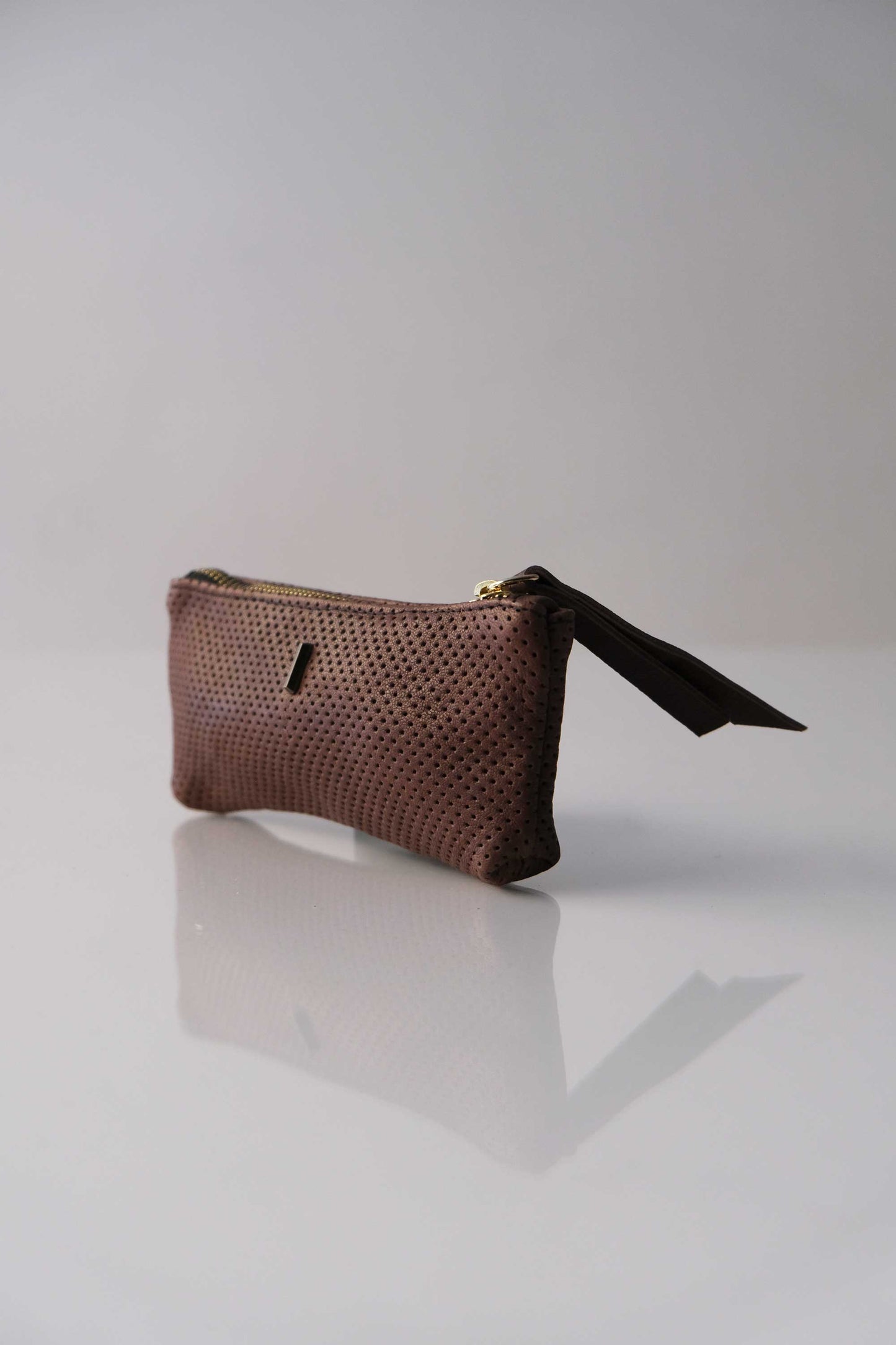 Mix nappa forata cioccolato - Pochette sostenibile - Made in Italy -