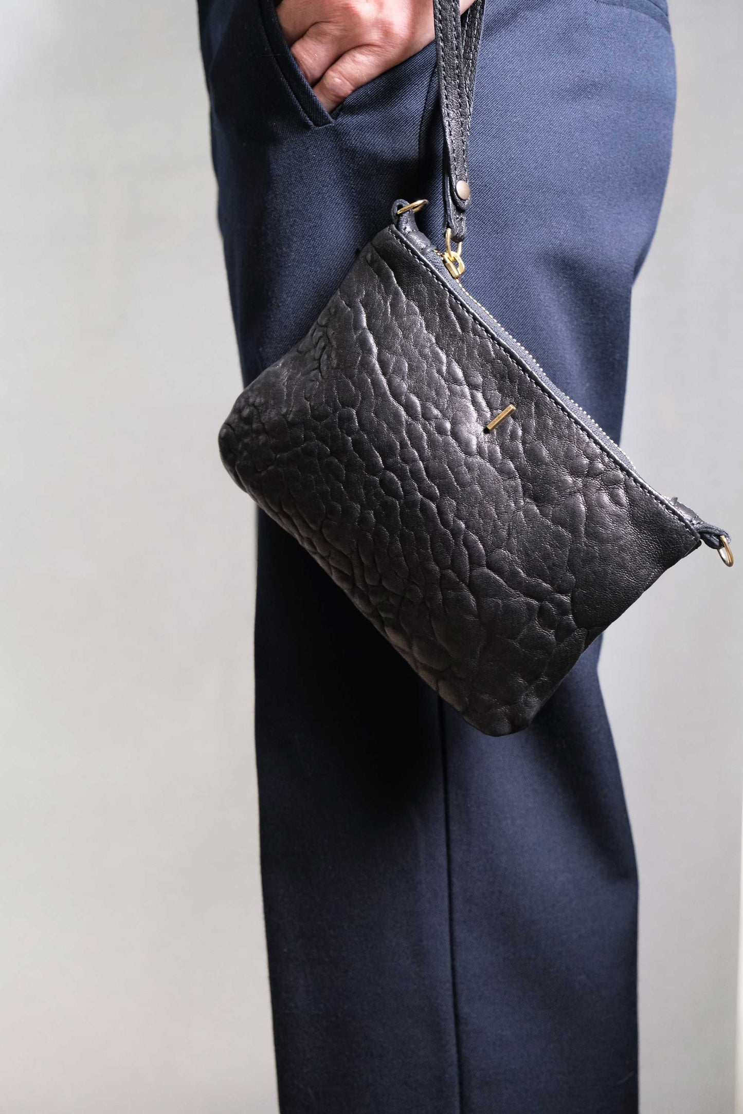 Tina pochette in black mutton vegetable leather