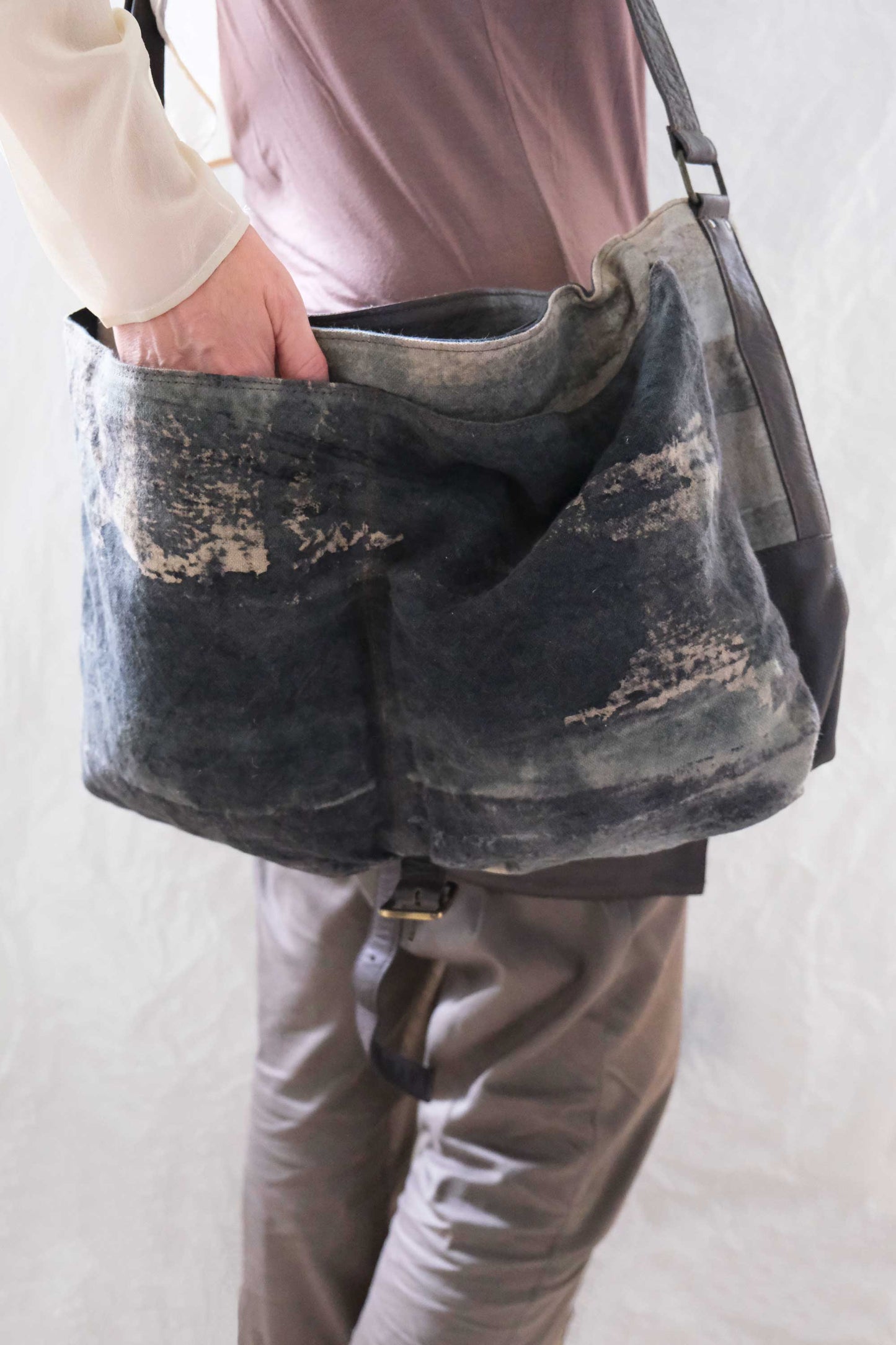 Tommy in soft leather and linen hand painted