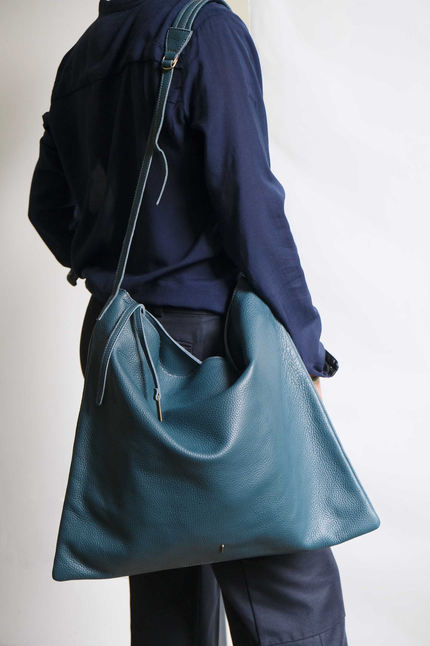 Valentina hobo bag in leather with natural grain