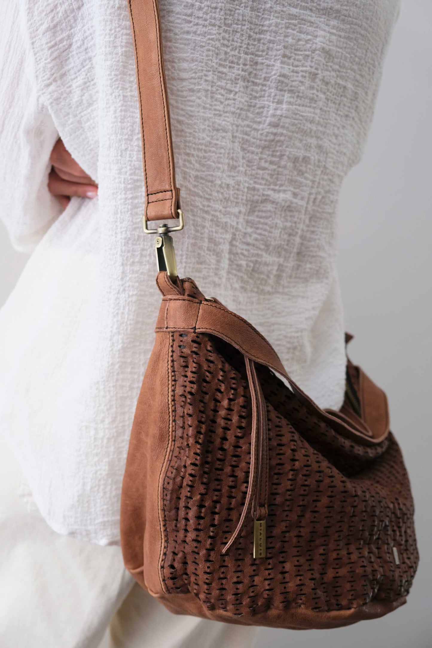 Carola bag cioccolato in morbida nappa traforata giunco - Made in Italy -