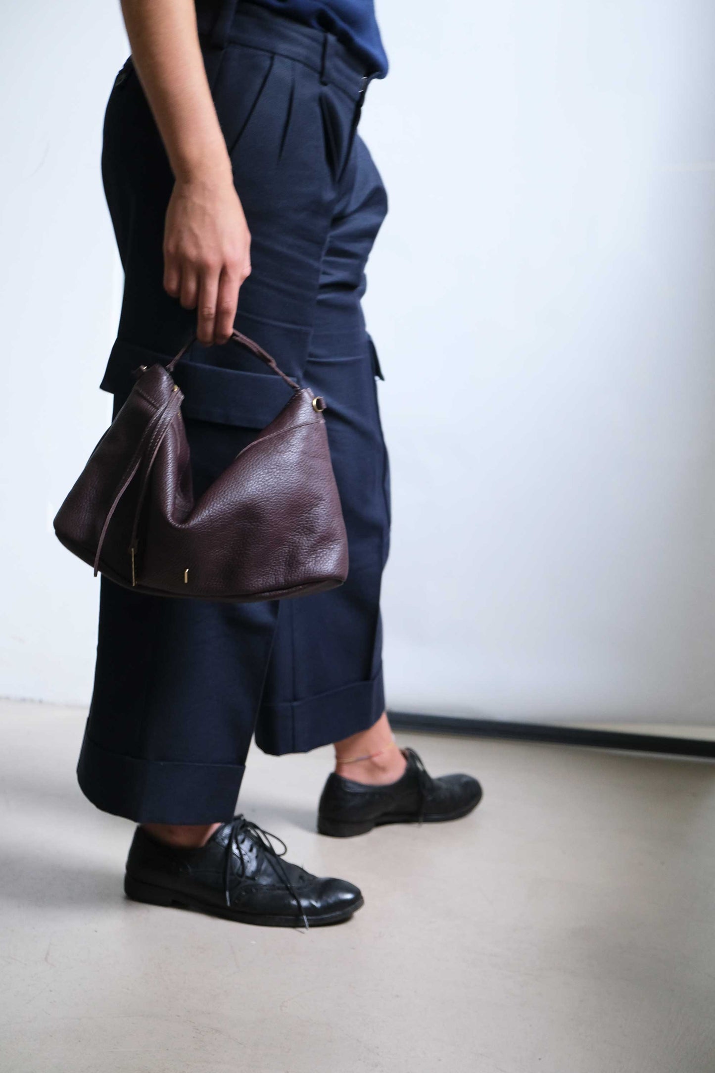 Chicca Media hobo bag in burgundy leather with natural grain