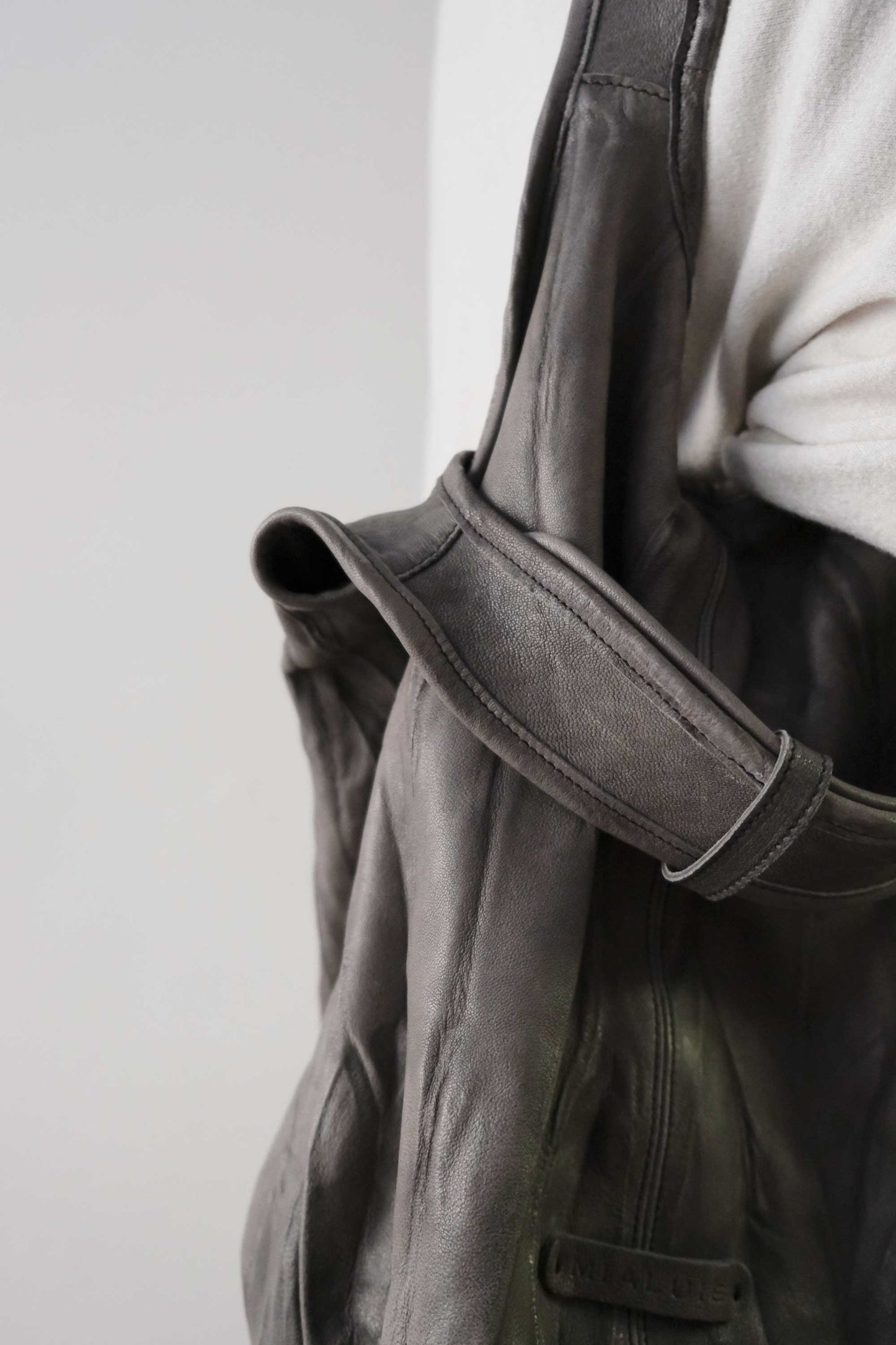 Lena tote bag in grafite leather