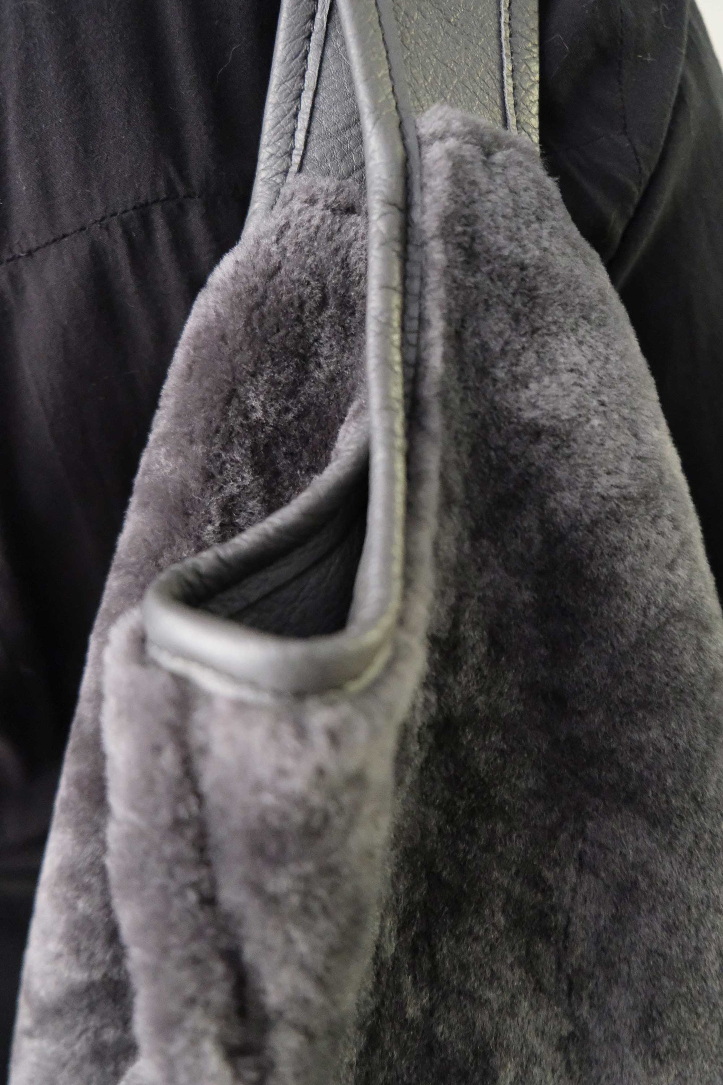 Lena tote bag in graphite shearling leather