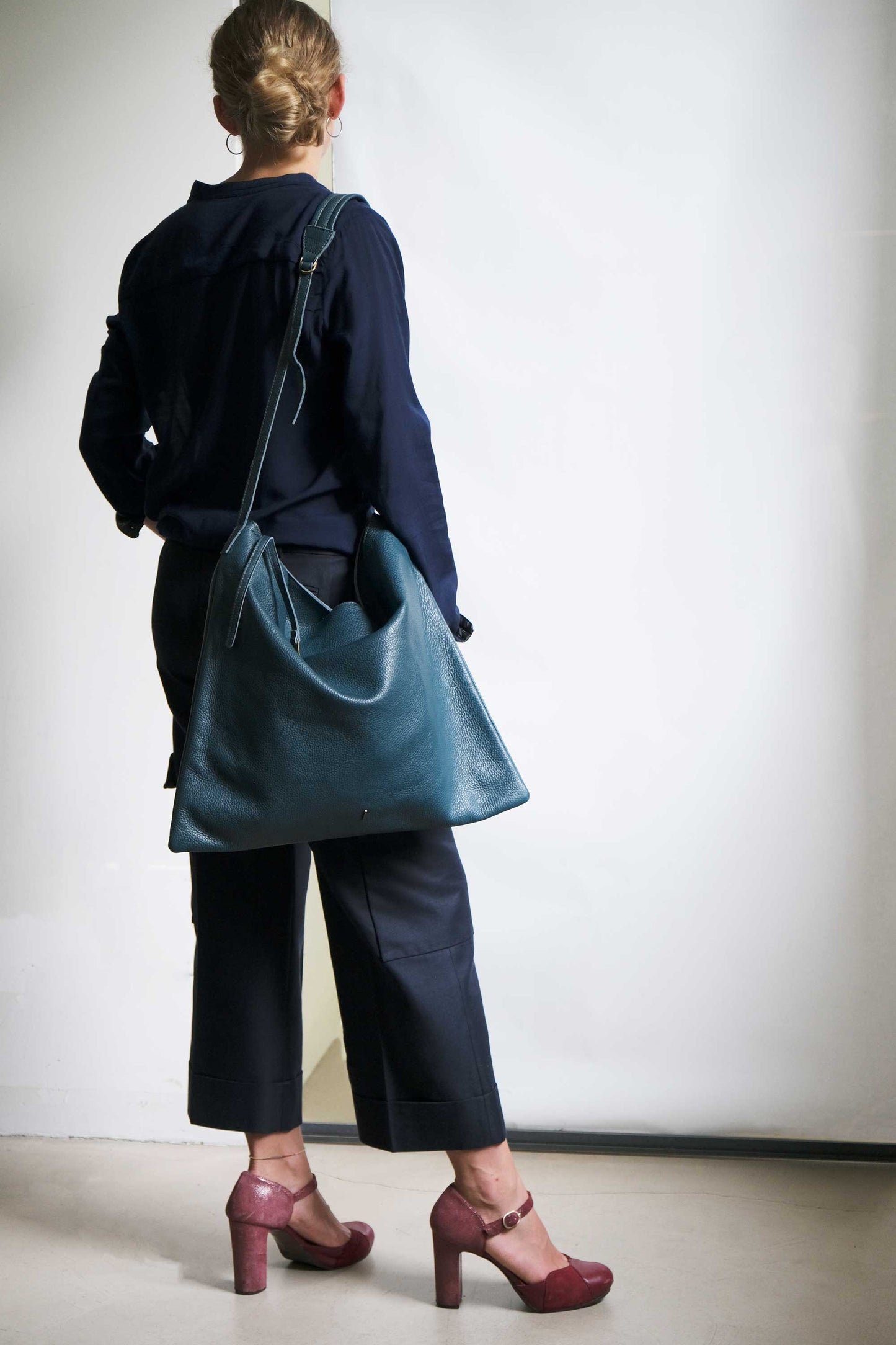 Valentina hobo bag in leather with natural grain