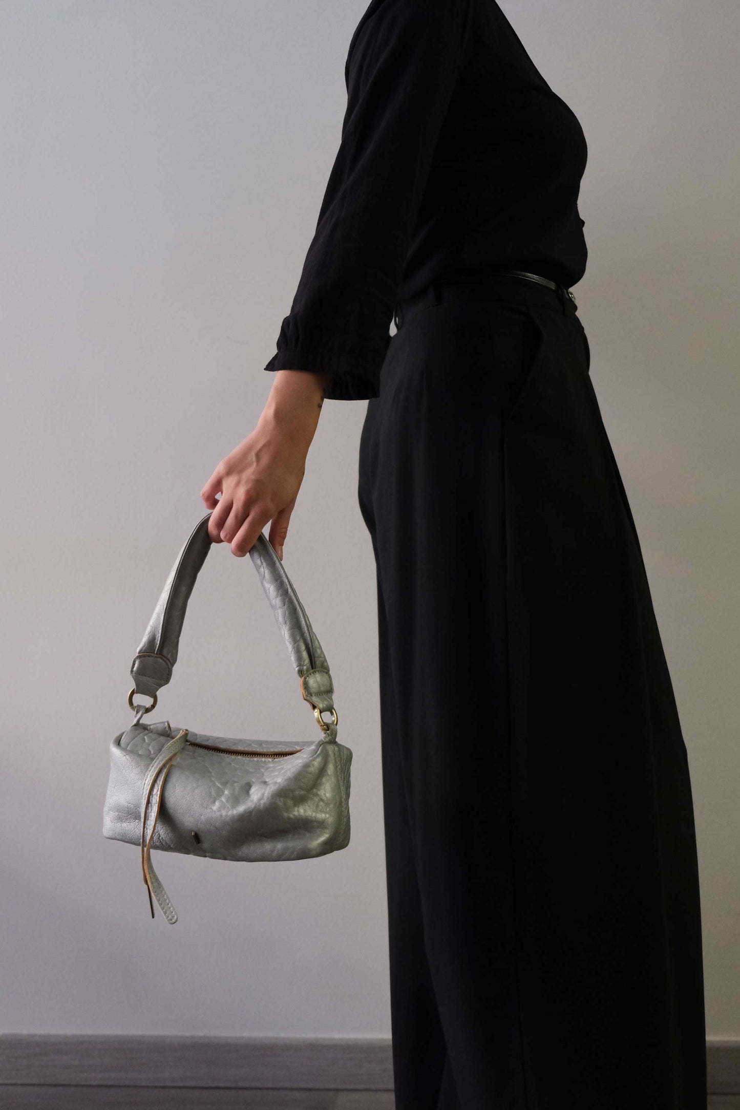 Bobo mini in silver mutton leather