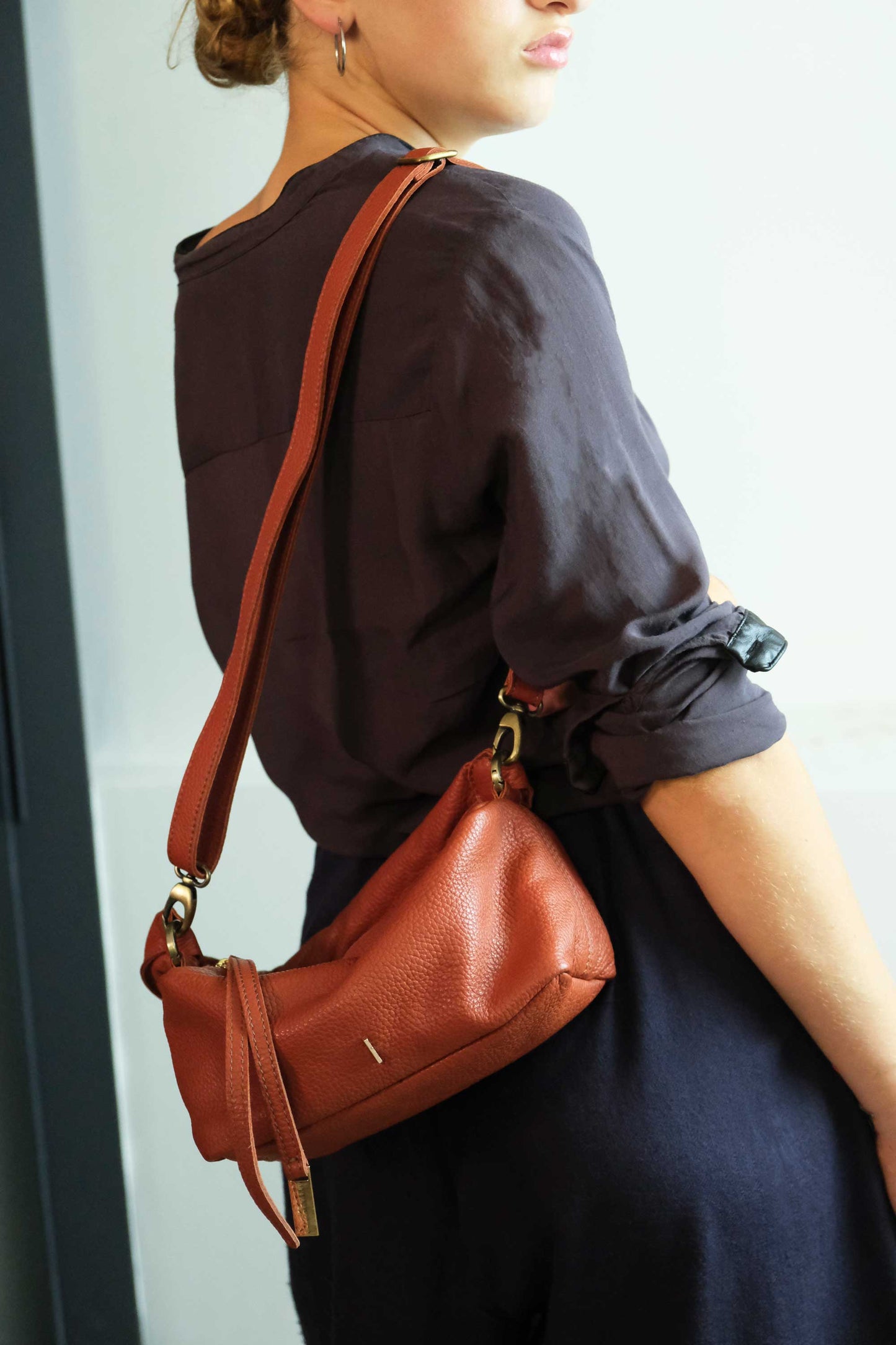 Bobo mini in brick leather with natural grain