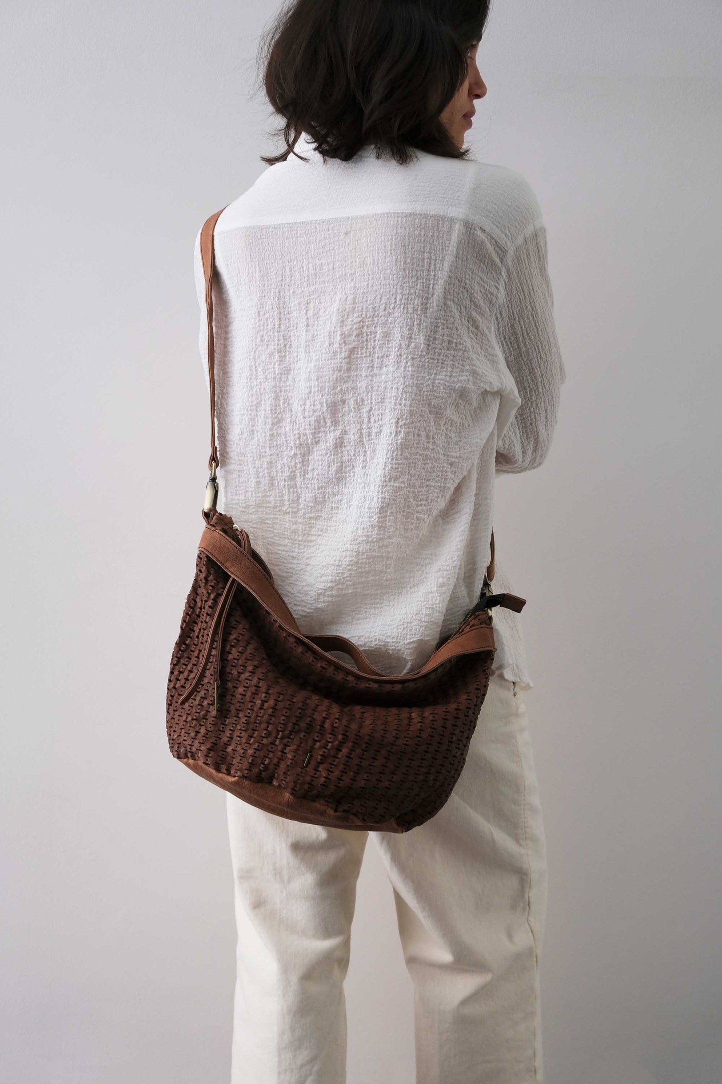 Carola bag cioccolato in morbida nappa traforata giunco - Made in Italy -