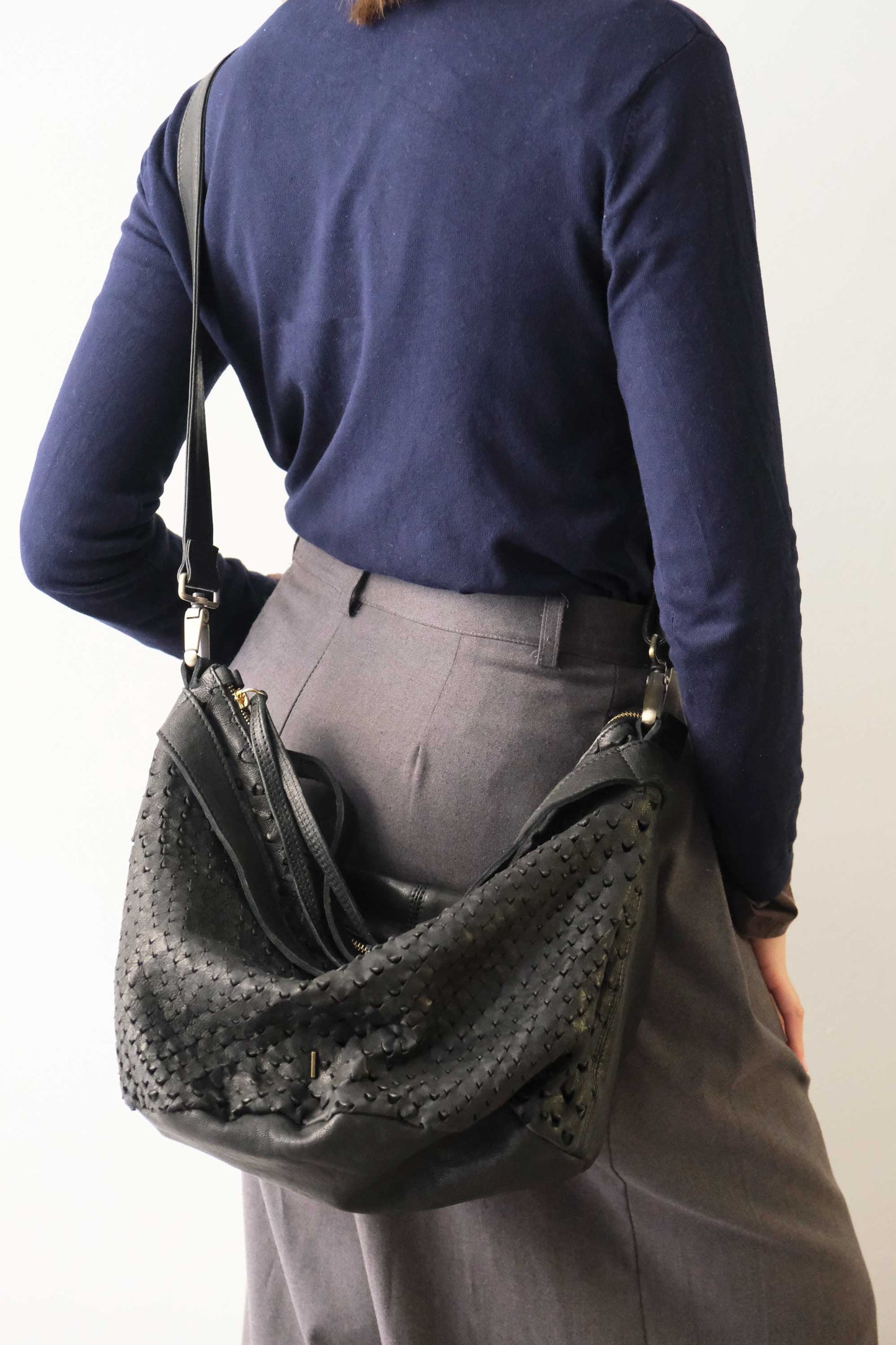 Carola borsa tracolla in pelle traforata nera - Made in Italy -
