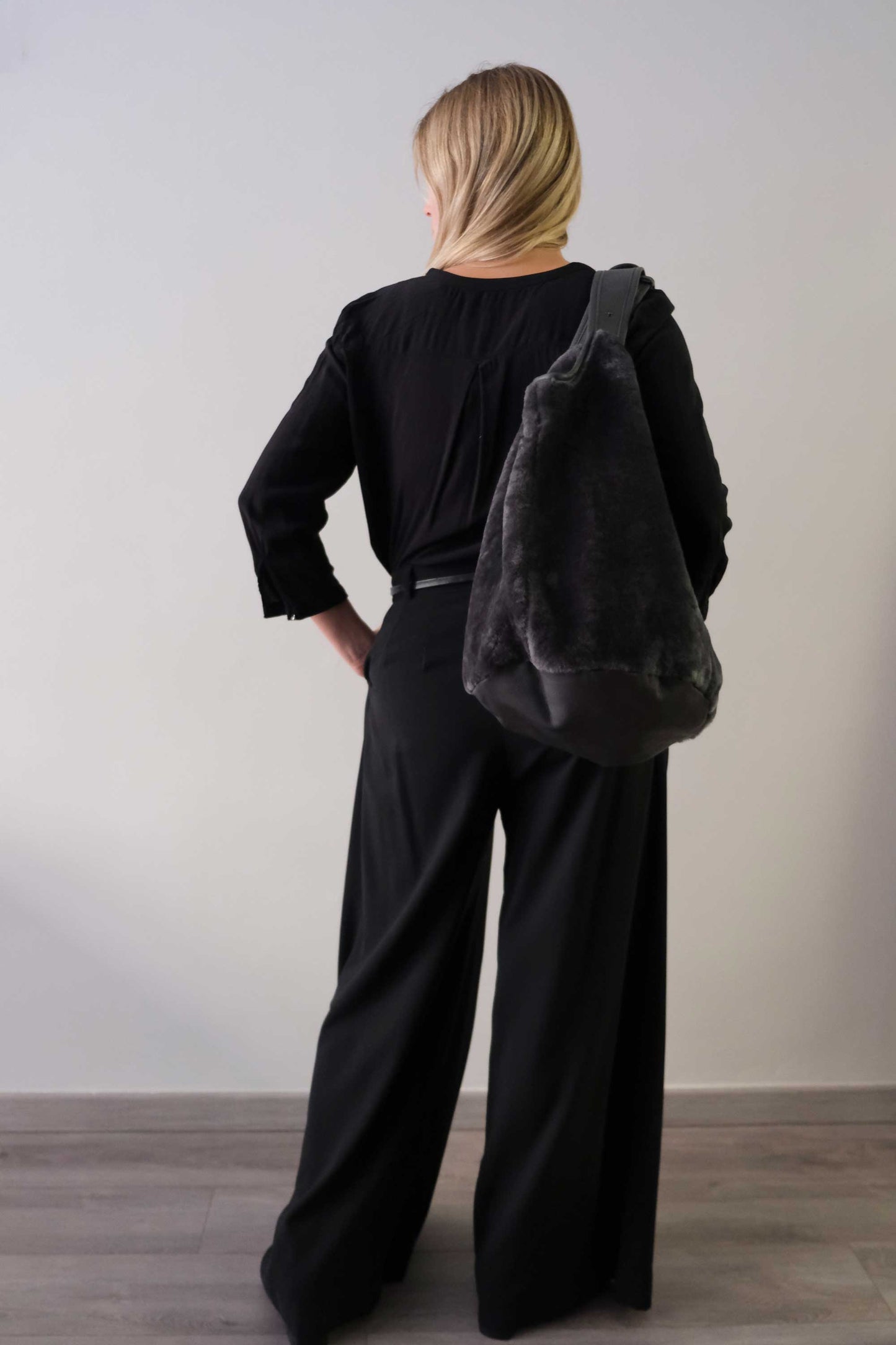 Lena tote bag in graphite shearling leather