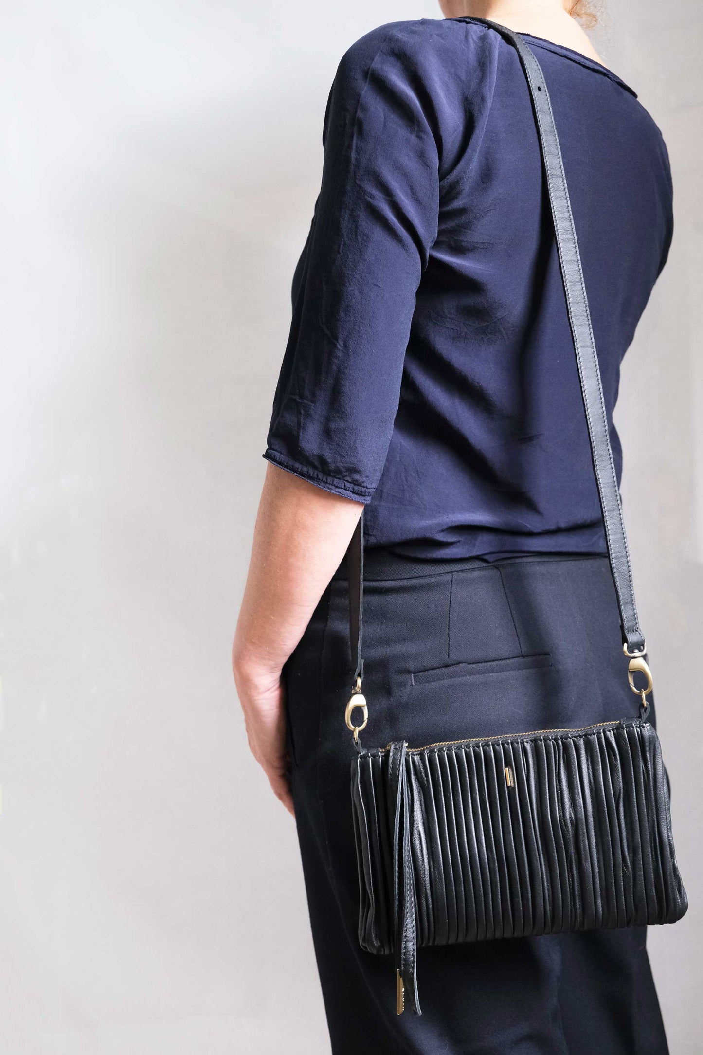 Mikin pochette in black pleated leather