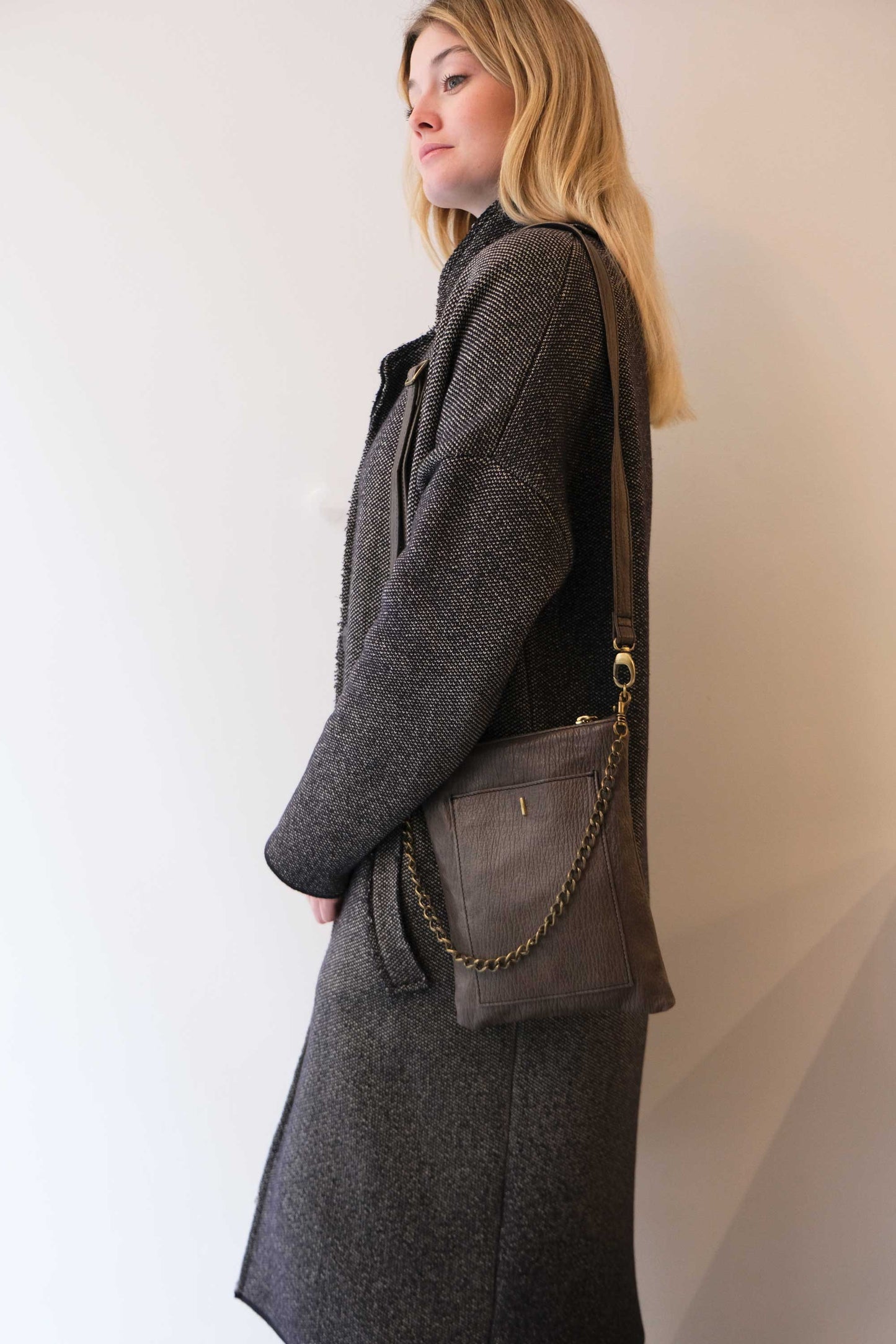 Rina pochette graphite vegetable tanned leather with shark print