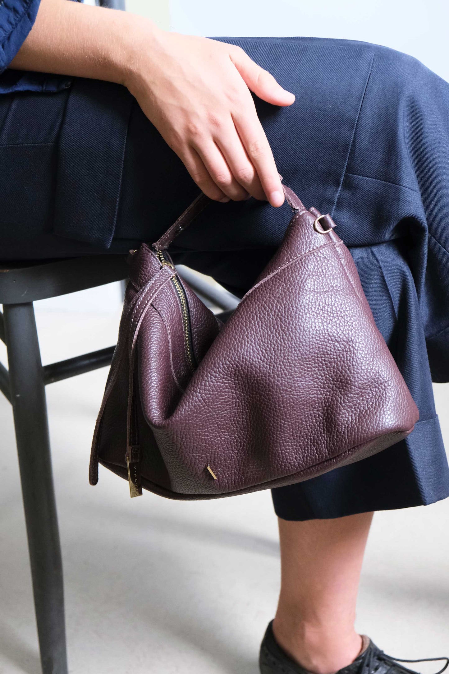 Chicca Media hobo bag in burgundy leather with natural grain
