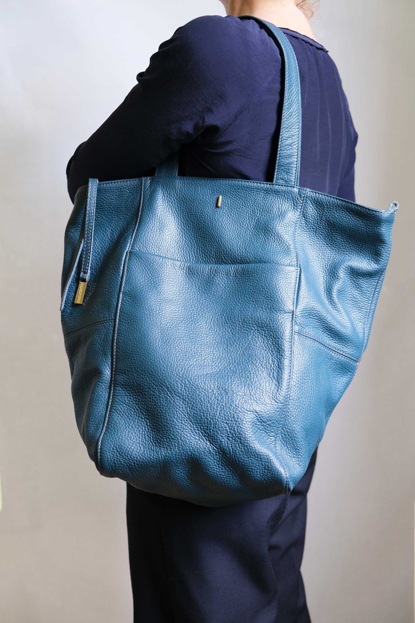 Mele tote bag in leather with natural grain