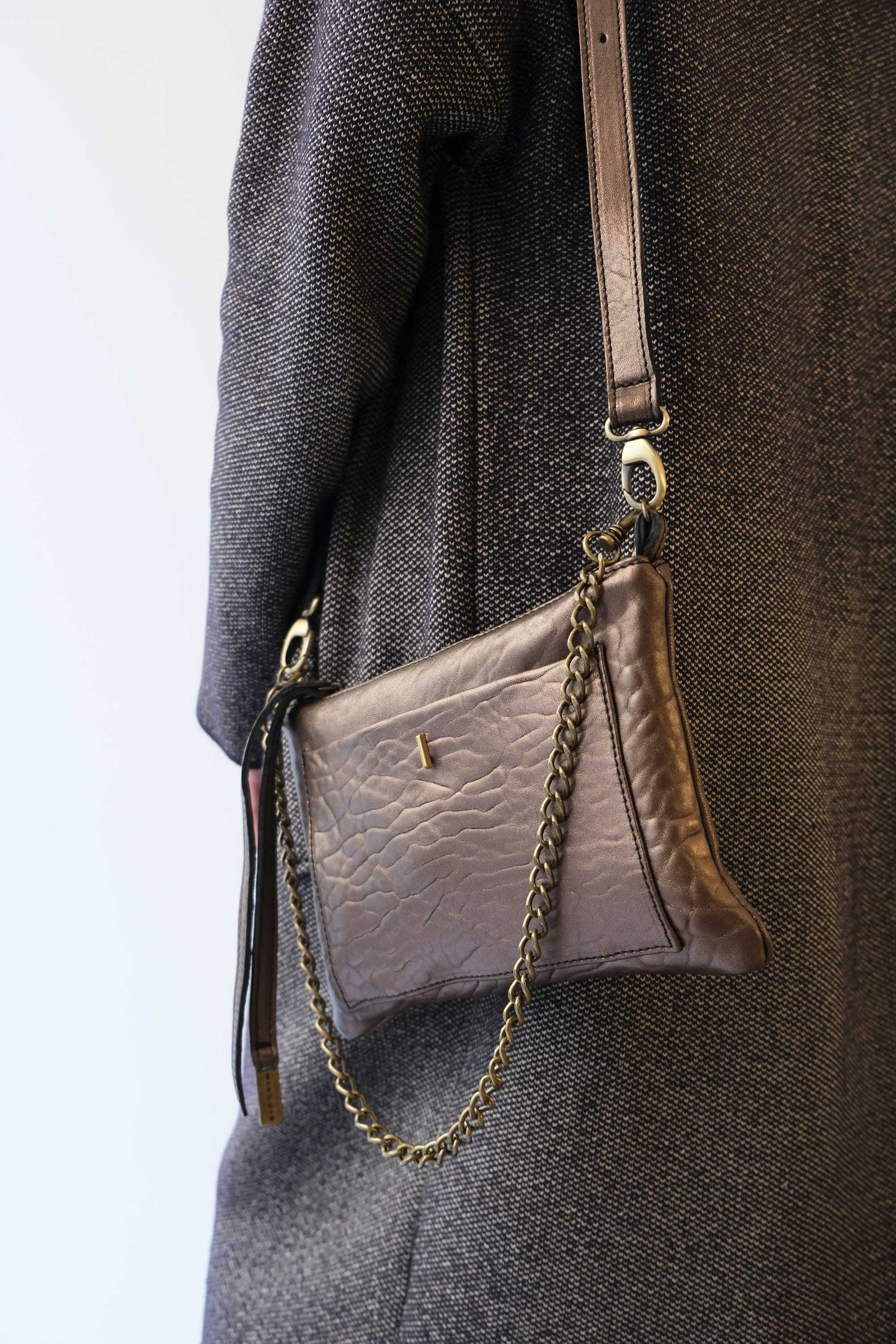 Mikin pochette in antique rose laminated mutton vegetable leather