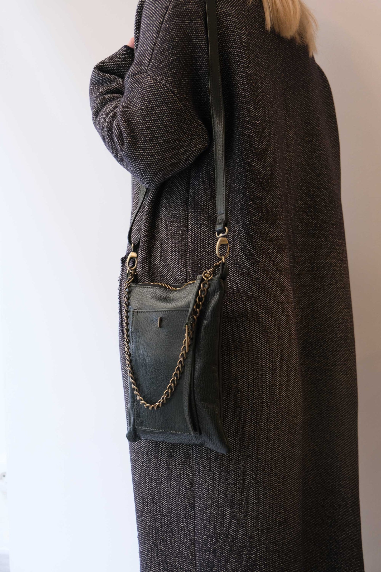 Rina pochette pine green vegetable tanned leather with shark print