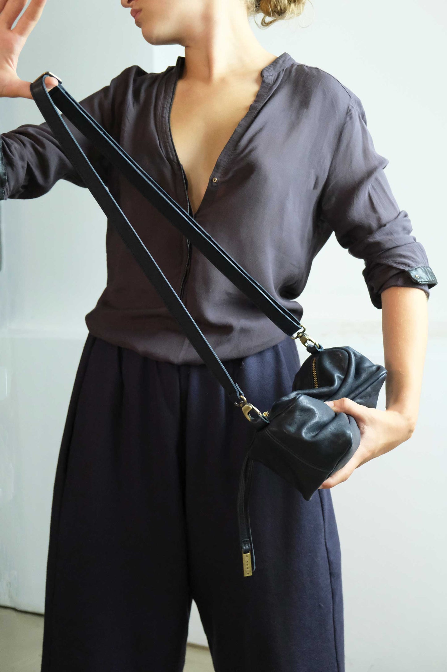Bobo mini in Navy nappa vegetable leather