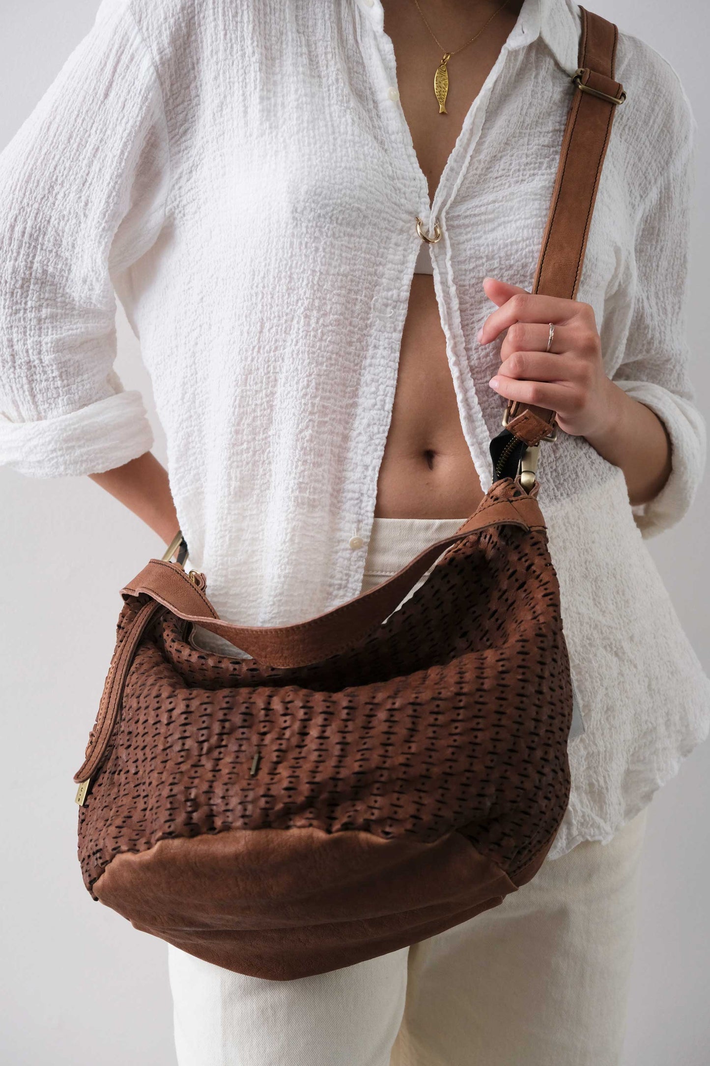 Carola bag cioccolato in morbida nappa traforata giunco - Made in Italy -