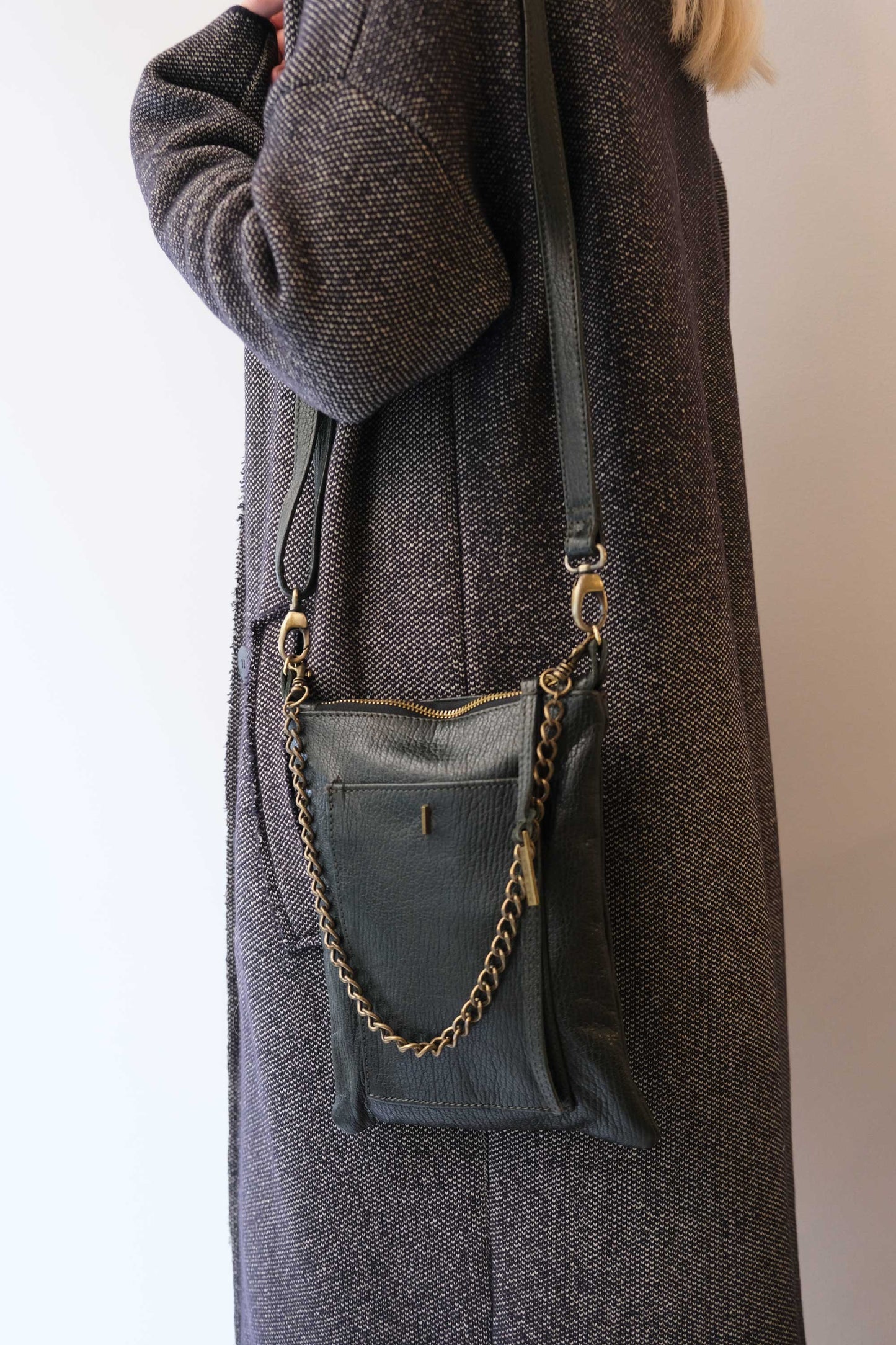Rina pochette pine green vegetable tanned leather with shark print