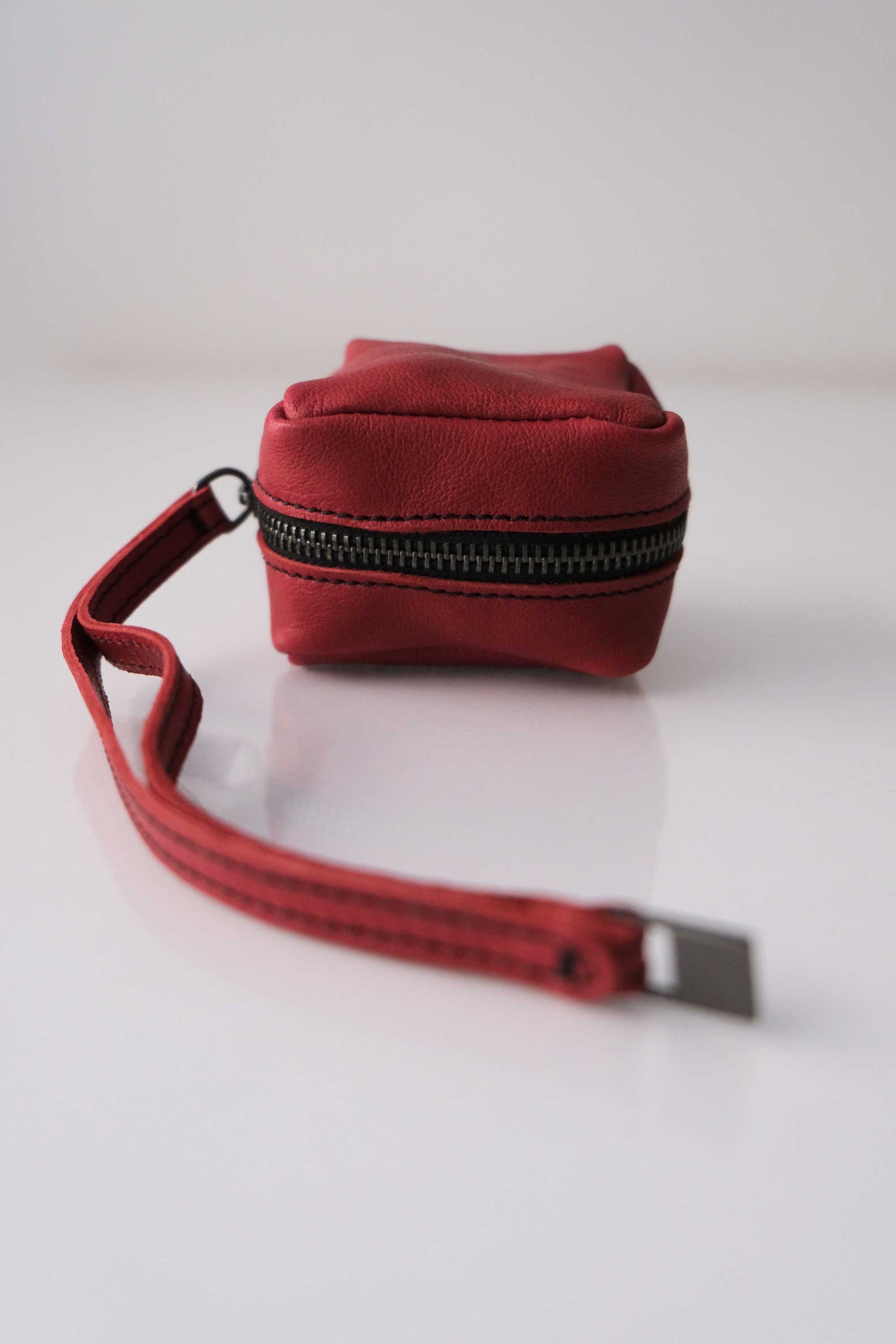 Dream box mini pochette in nappa rossa conciata al vegetale